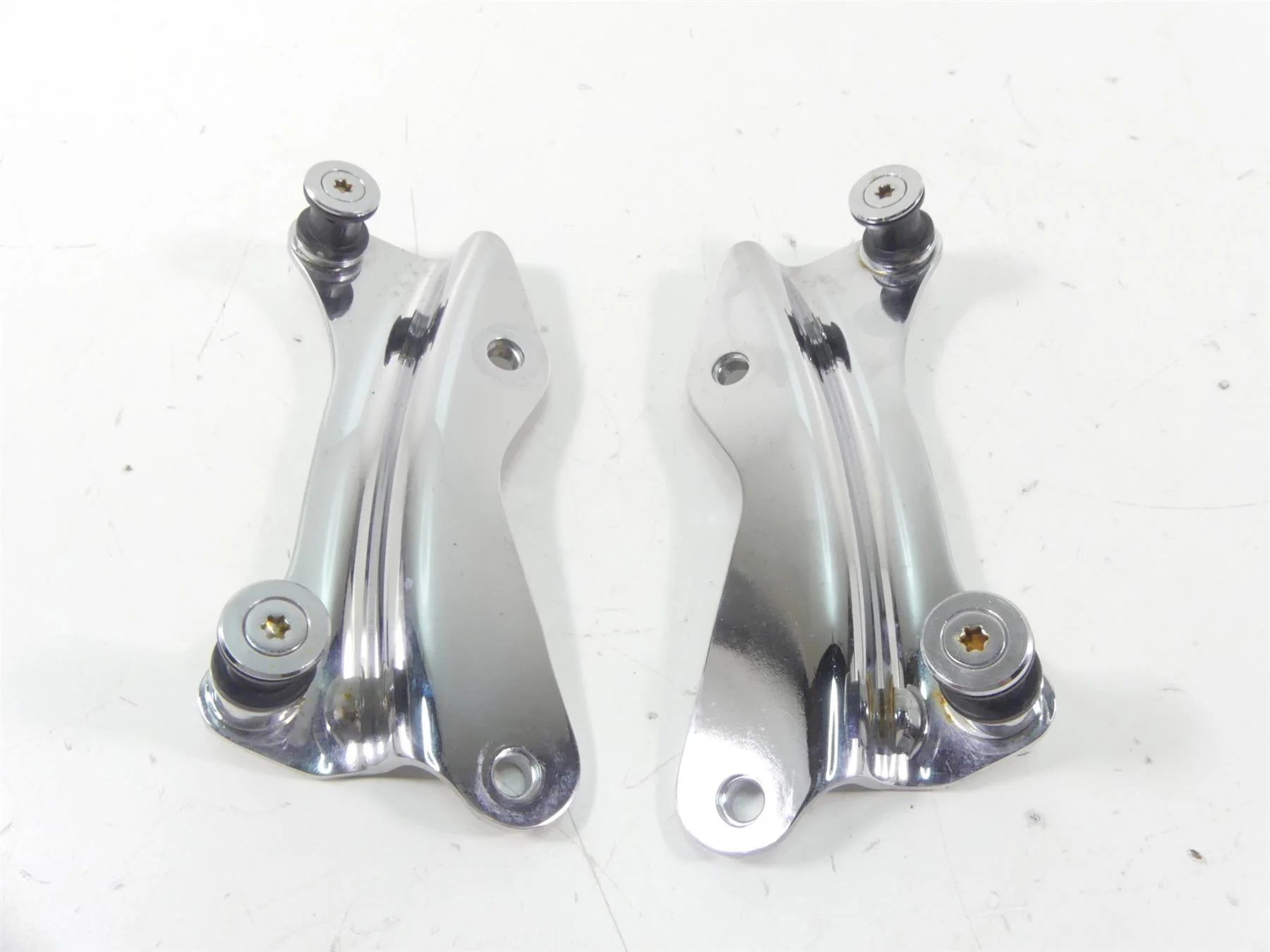 2014 Harley Touring FLHX Street Glide Sissy Bar Back Rest Quick Release 52300353 - Image 2