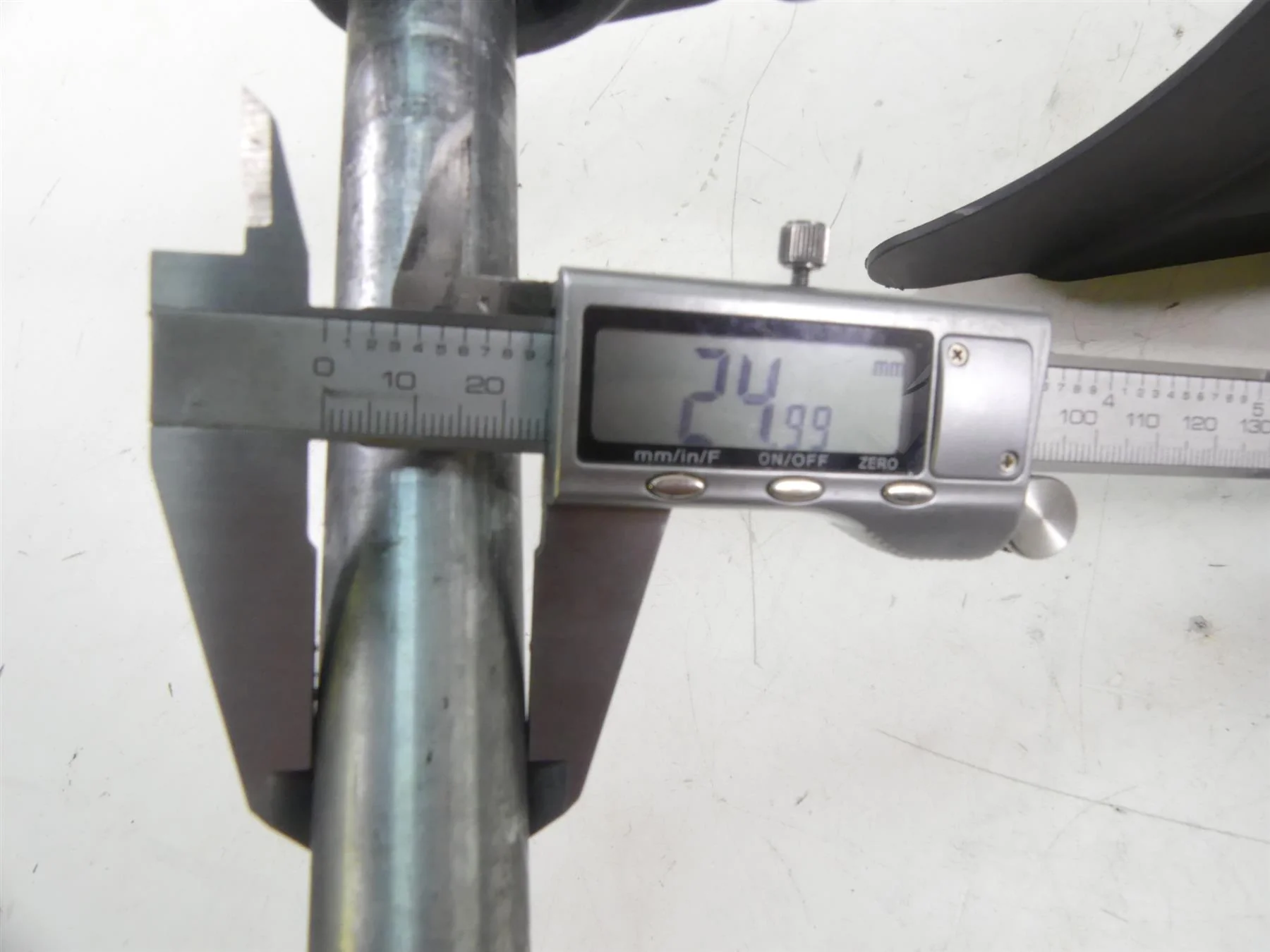 2014 Harley Touring FLHX Street Glide Swingarm Swing Arm + 25mm Axle 45470-09 - Image 11