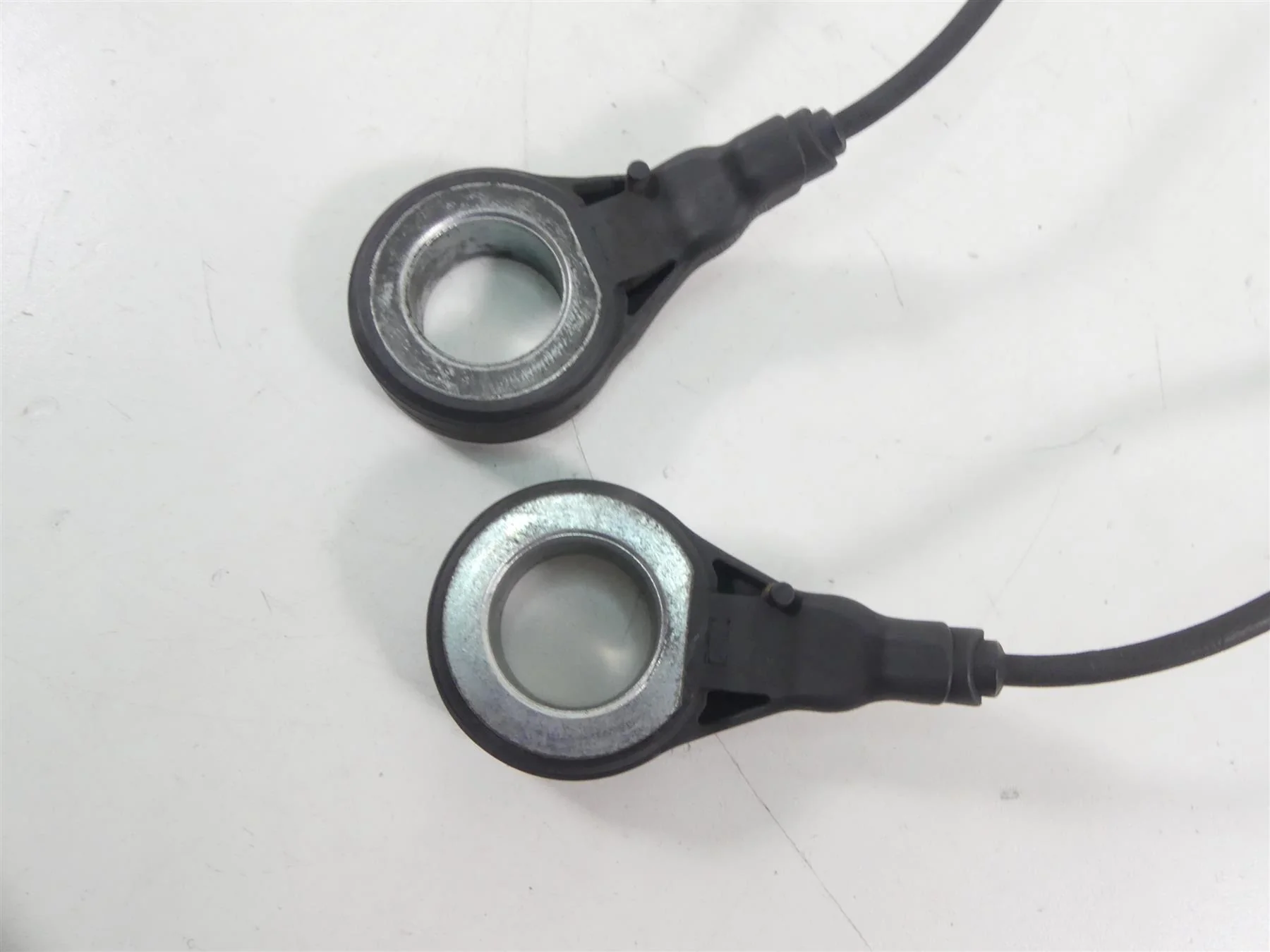 2014 Harley Touring FLHXS Street Glide Sp Abs Wheel Speed Sensor Set 32700015 - Image 2