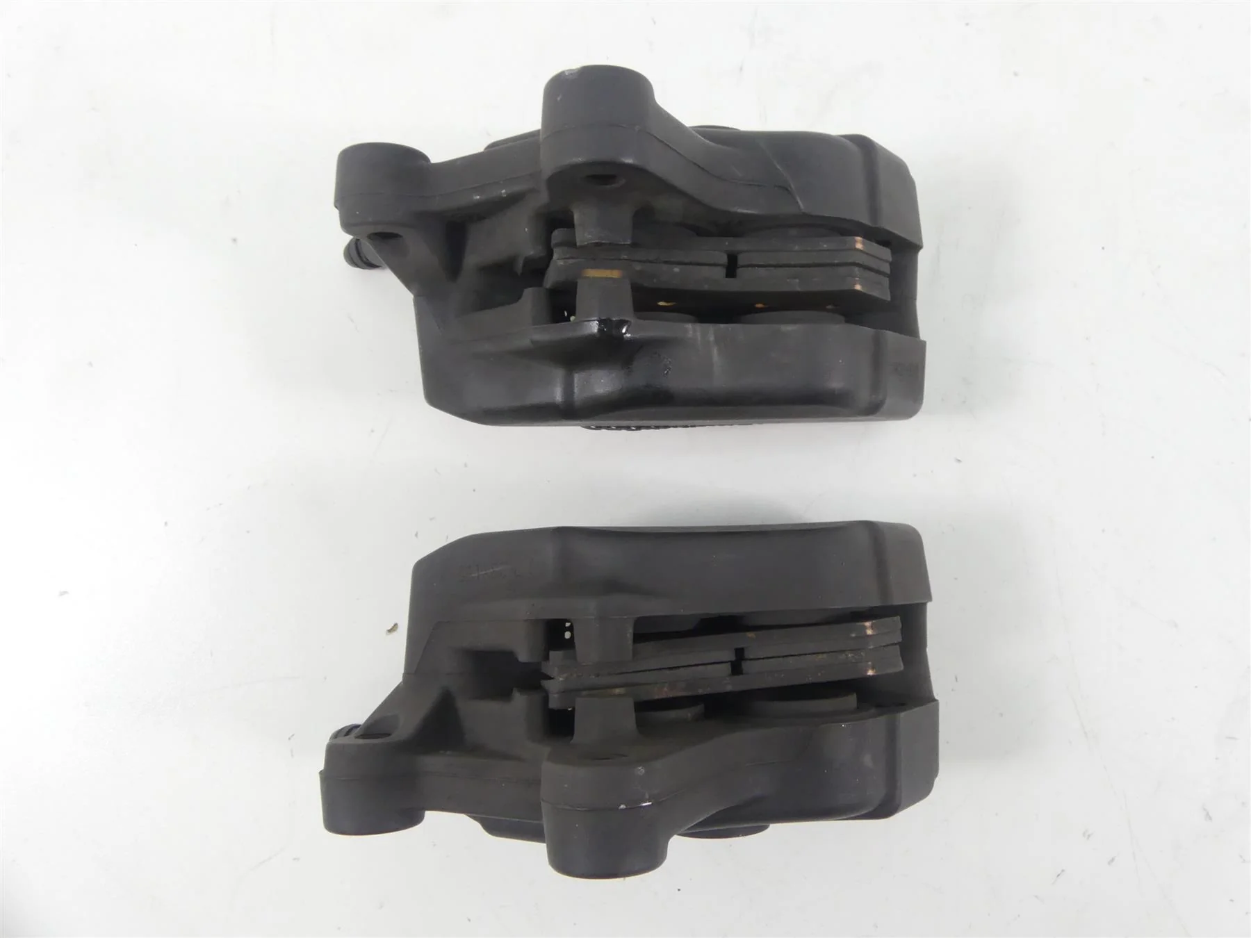 2014 Harley Touring FLHXS Street Glide Sp Front Brake Caliper Set 43027-08 - Image 6
