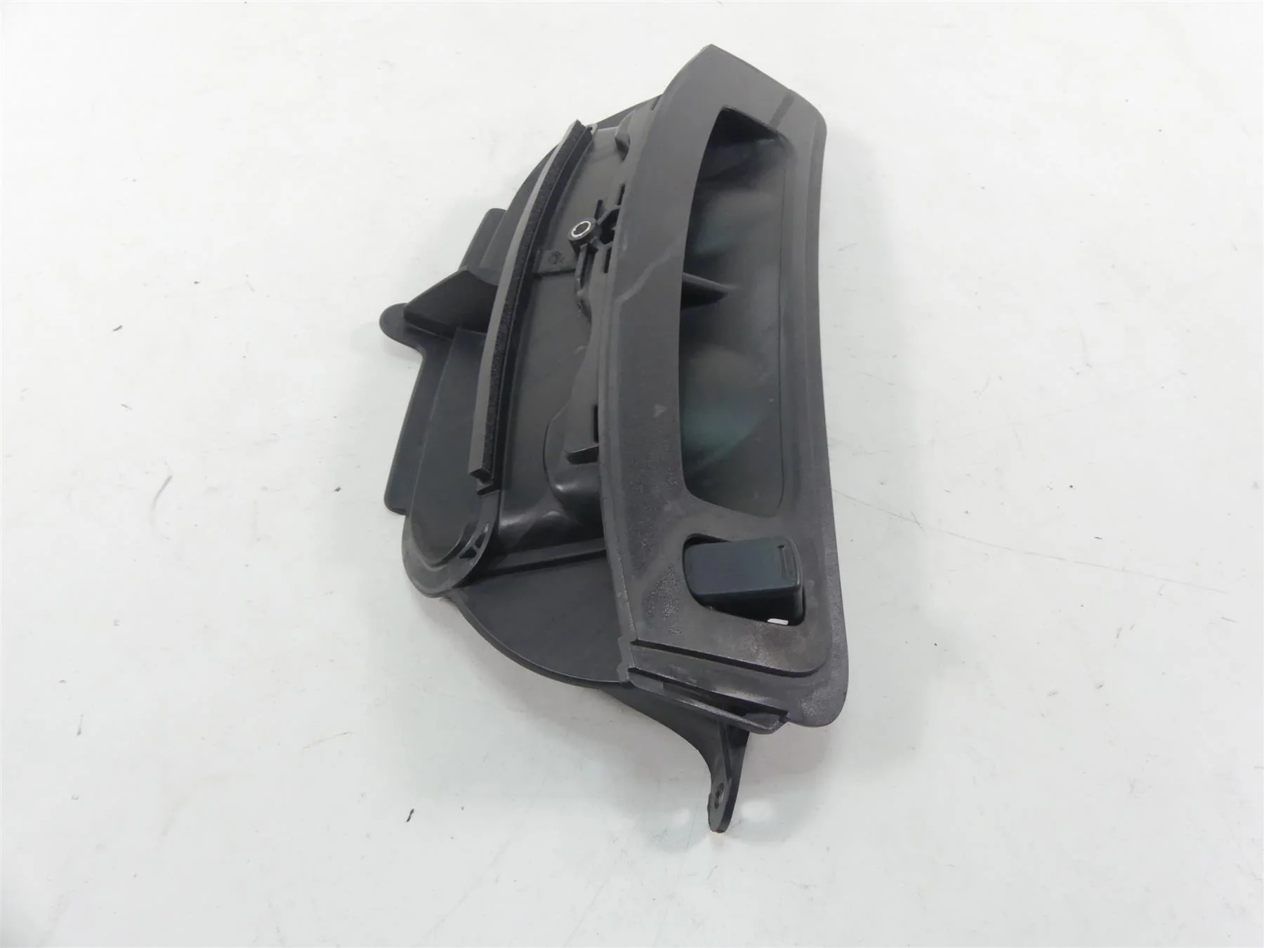 2014 Harley Touring FLHXS Street Glide Sp Front Fairing Air Duct Inlet 29200003 - Image 2