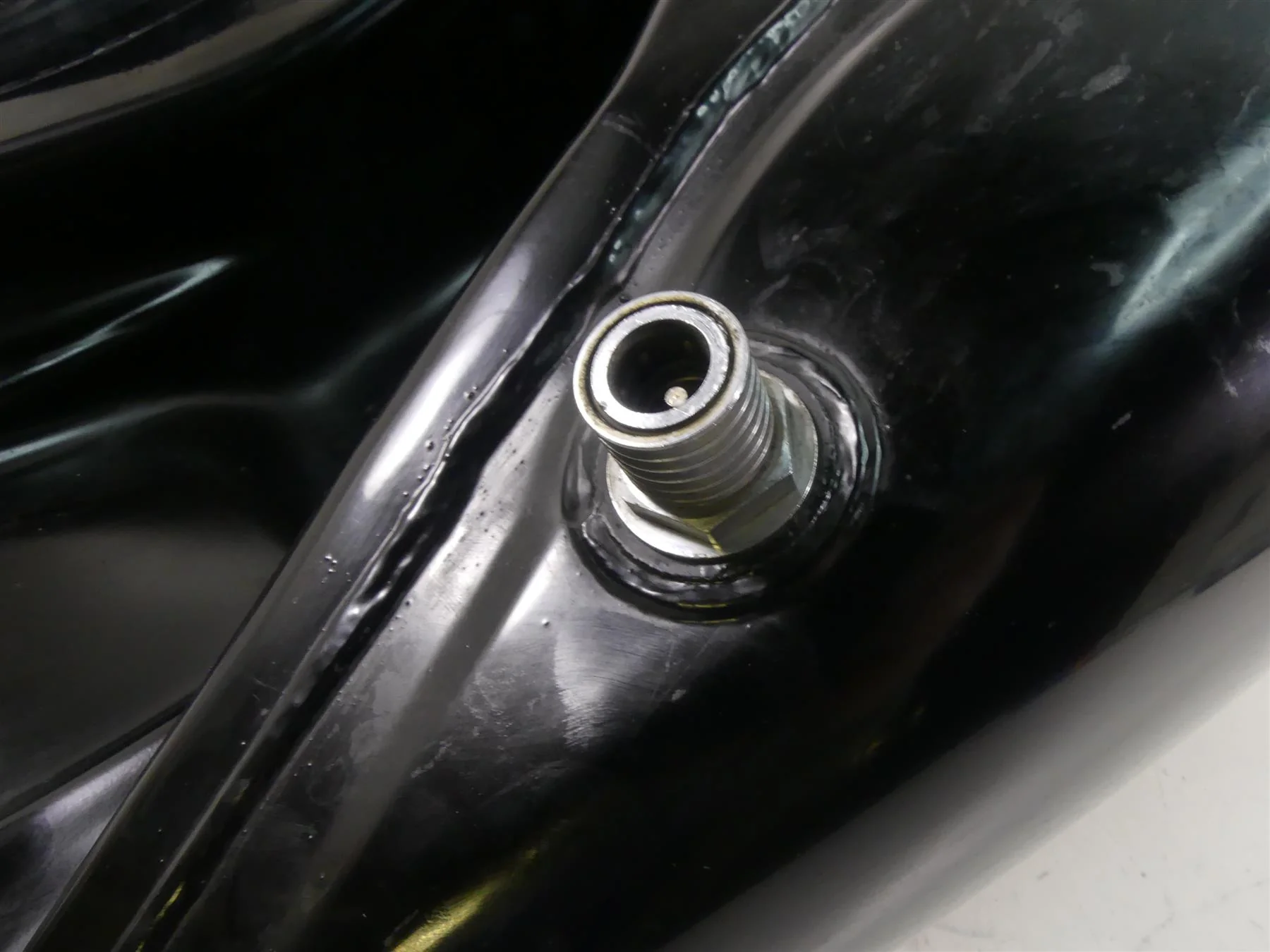2014 Harley Touring FLHXS Street Glide Sp Fuel Gas Petrol Tank - Dented 61356-08 - Image 7