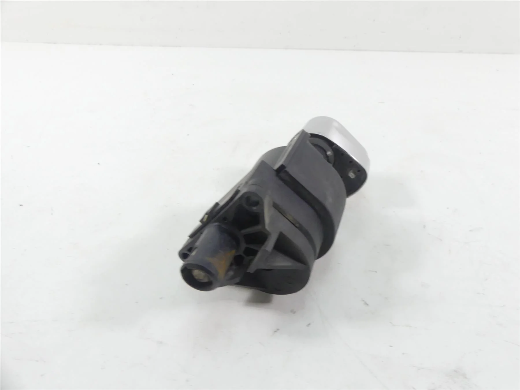 2014 Harley Touring FLHXS Street Glide Sp Ignition Switch Lock - VIN 71400012A - Image 3