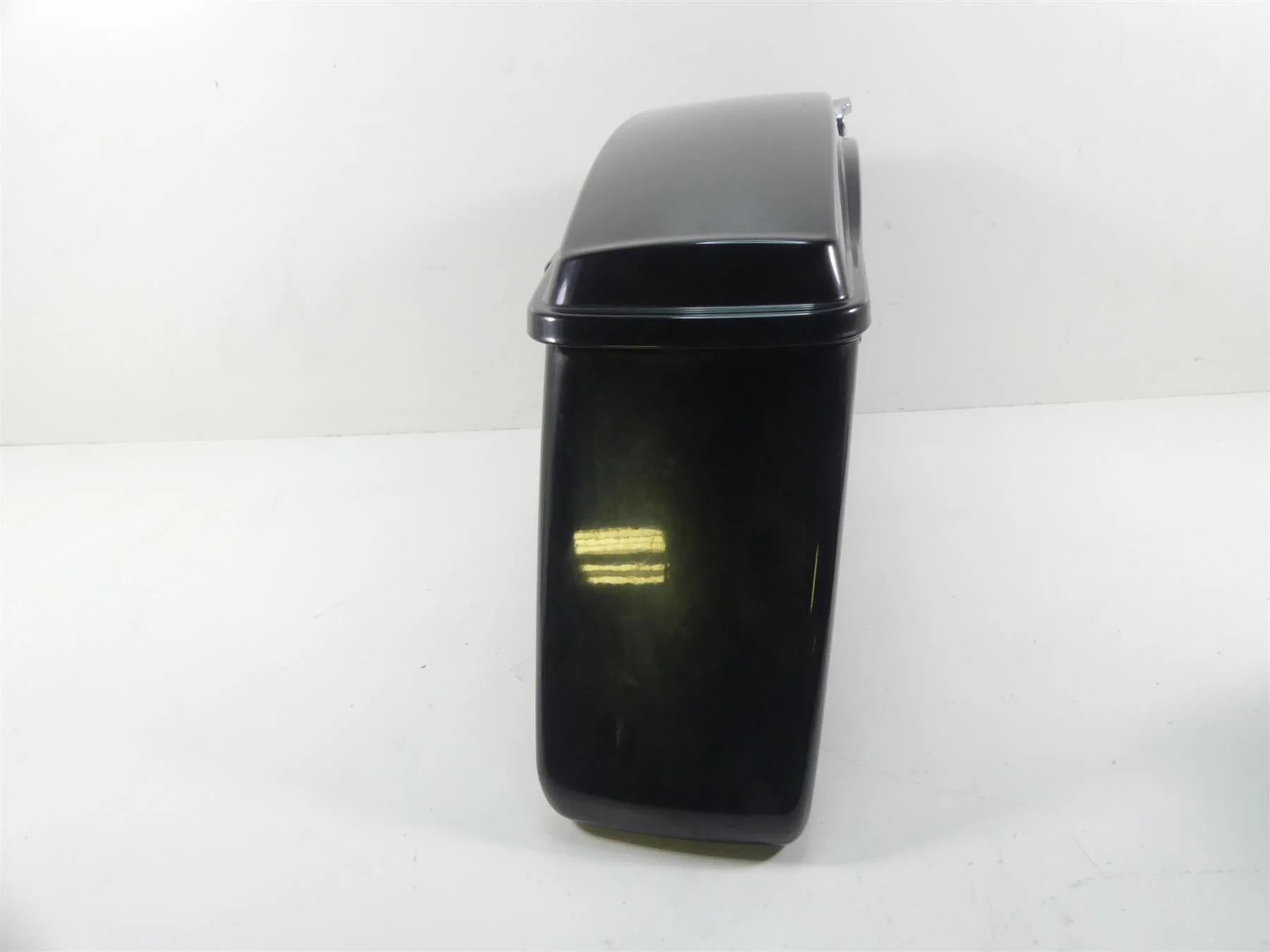 2014 Harley Touring FLHXS Street Glide Sp Left Saddlebag Saddle Bag 90200414 - Image 4