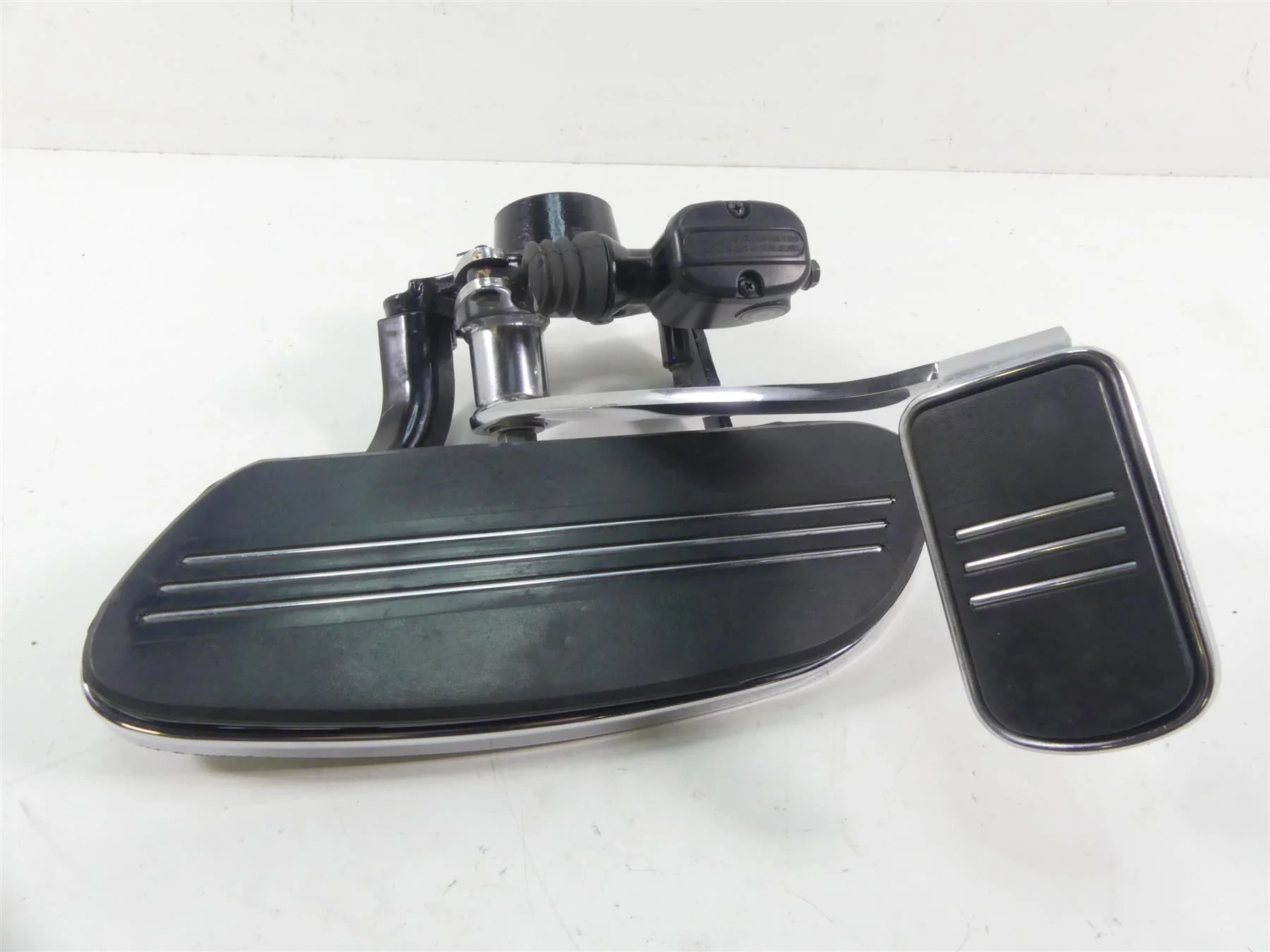 2014 Harley Touring FLHXS Street Glide Sp Right Front Rider Floor Board 50518-09