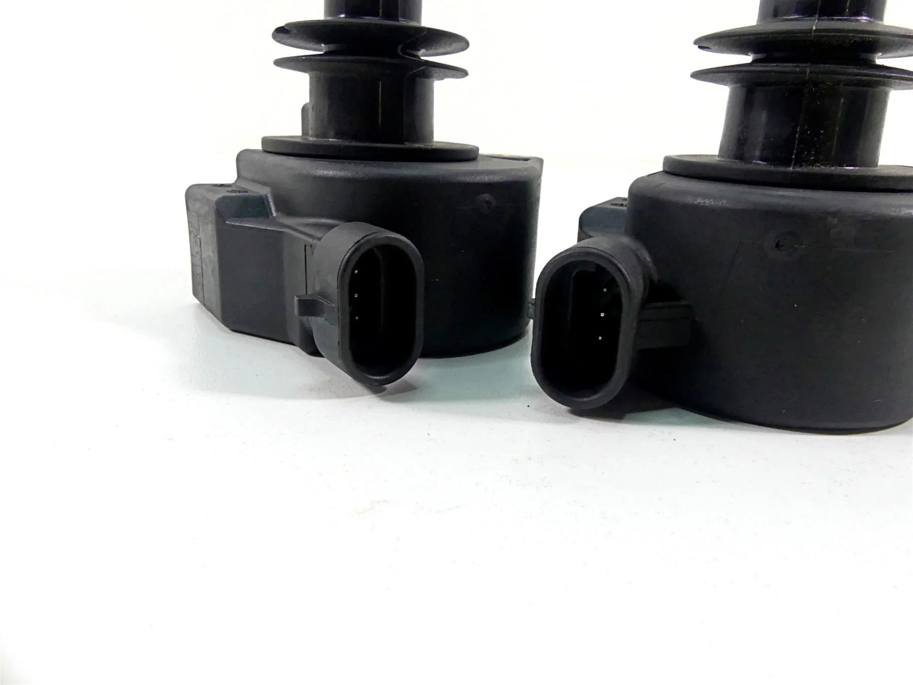 2014 Harley VRSCF Muscle V-Rod Ignition Coil Stick Coils Set 32477-01A - Image 12
