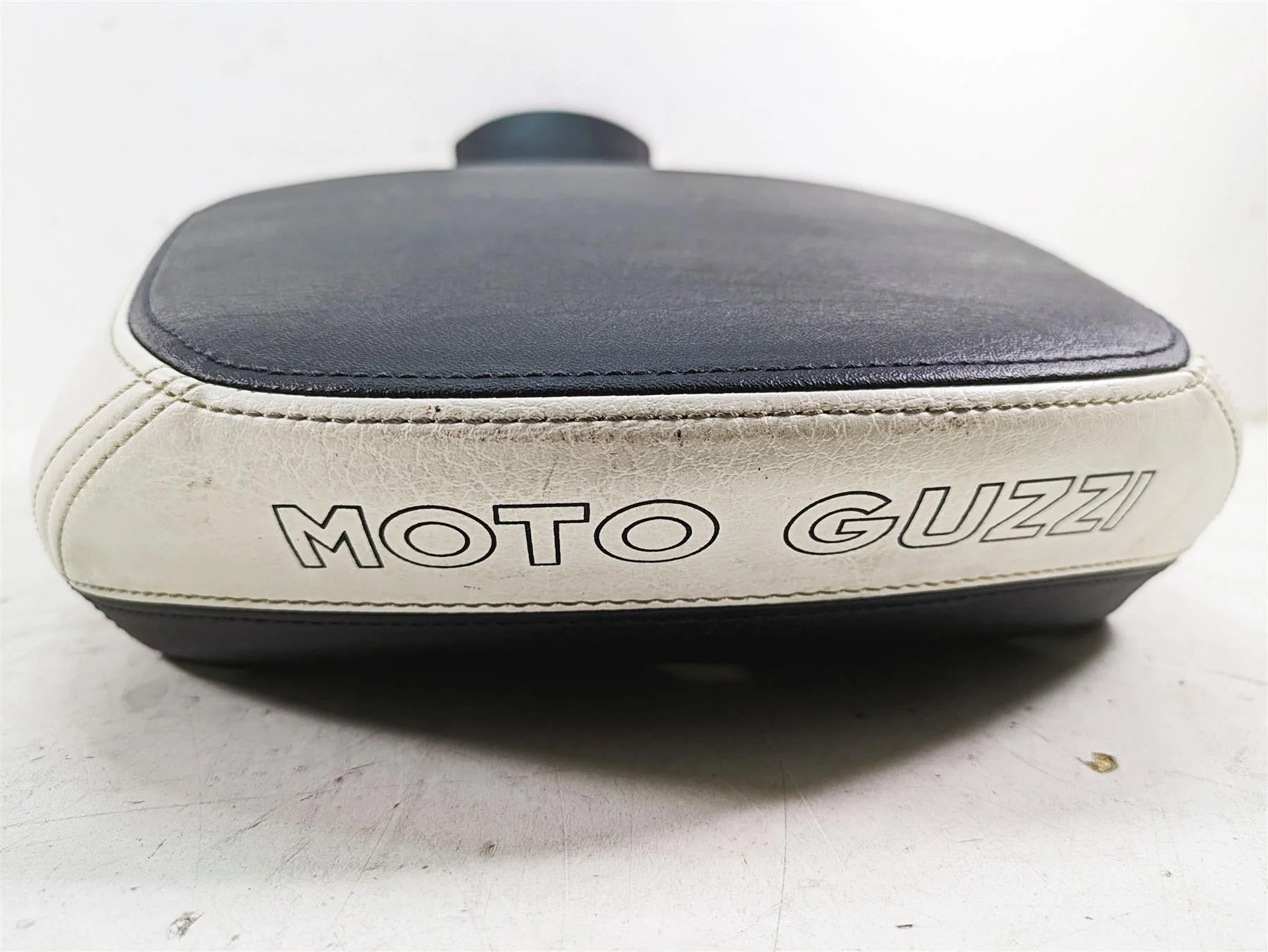 2014 Moto Guzzi California 1400 T Duo Rider Driver Seat Saddle - No Tears 887493 - Image 10