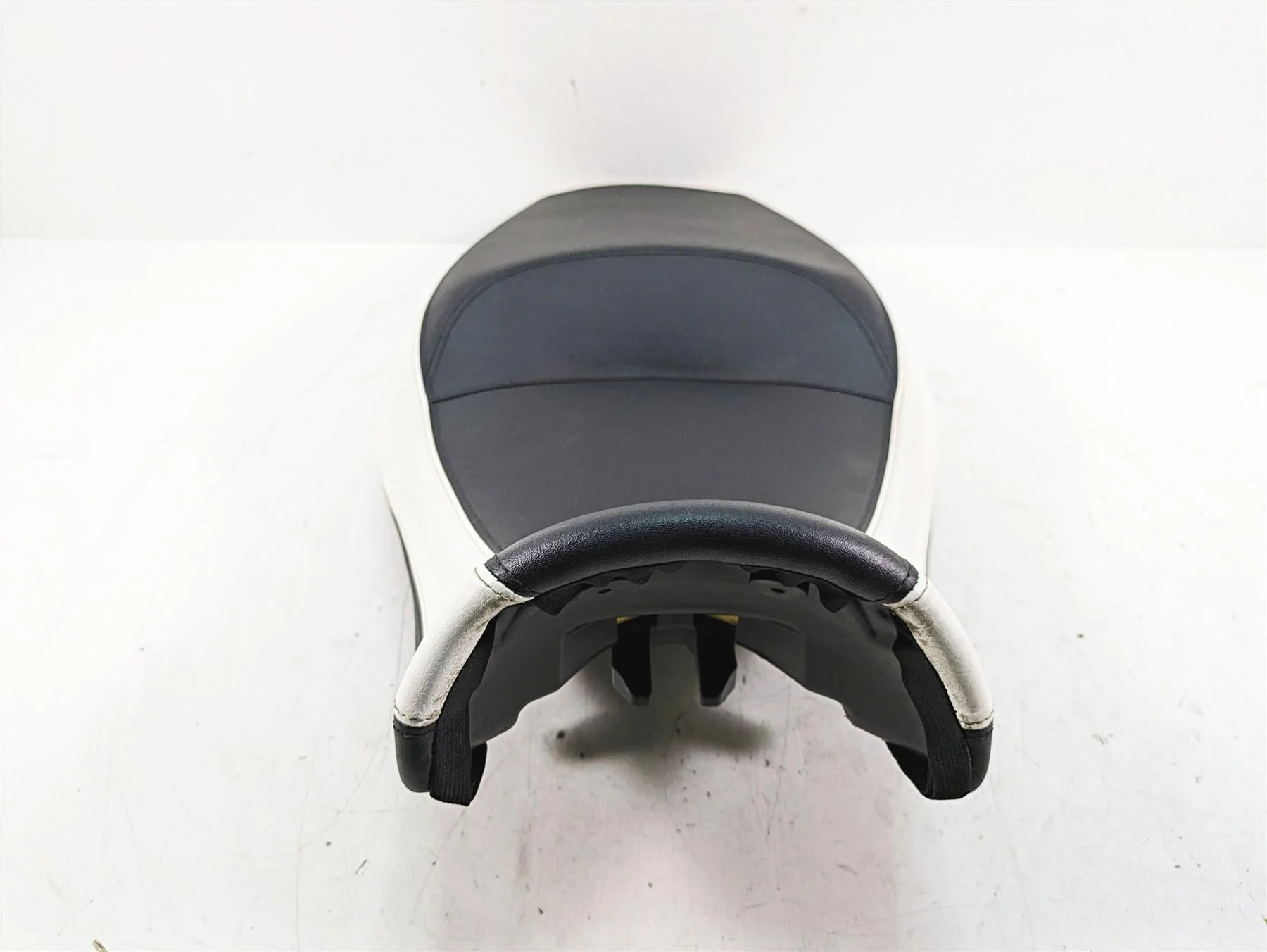 2014 Moto Guzzi California 1400 T Duo Rider Driver Seat Saddle - No Tears 887493 - Image 2