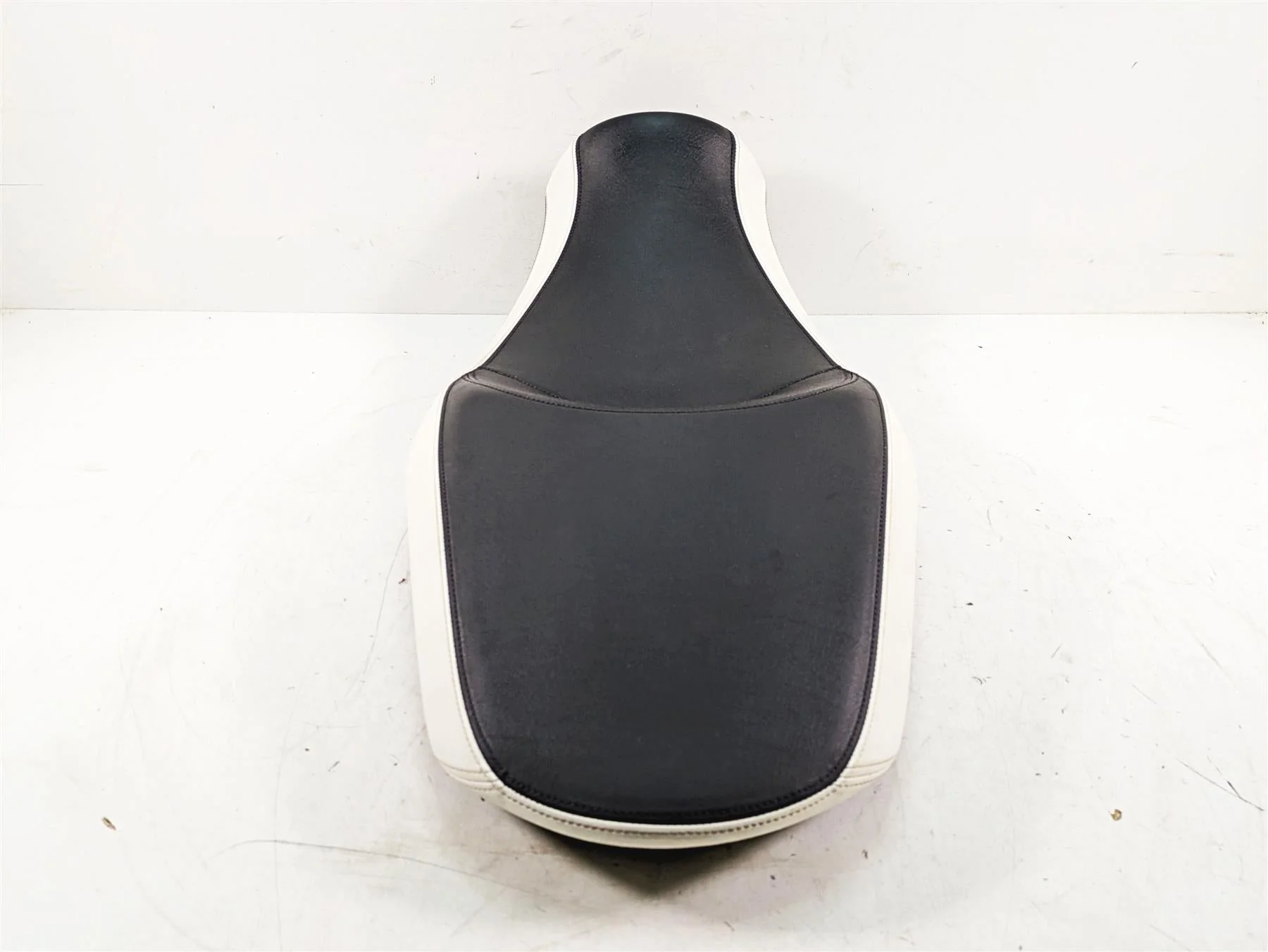 2014 Moto Guzzi California 1400 T Duo Rider Driver Seat Saddle - No Tears 887493 - Image 4