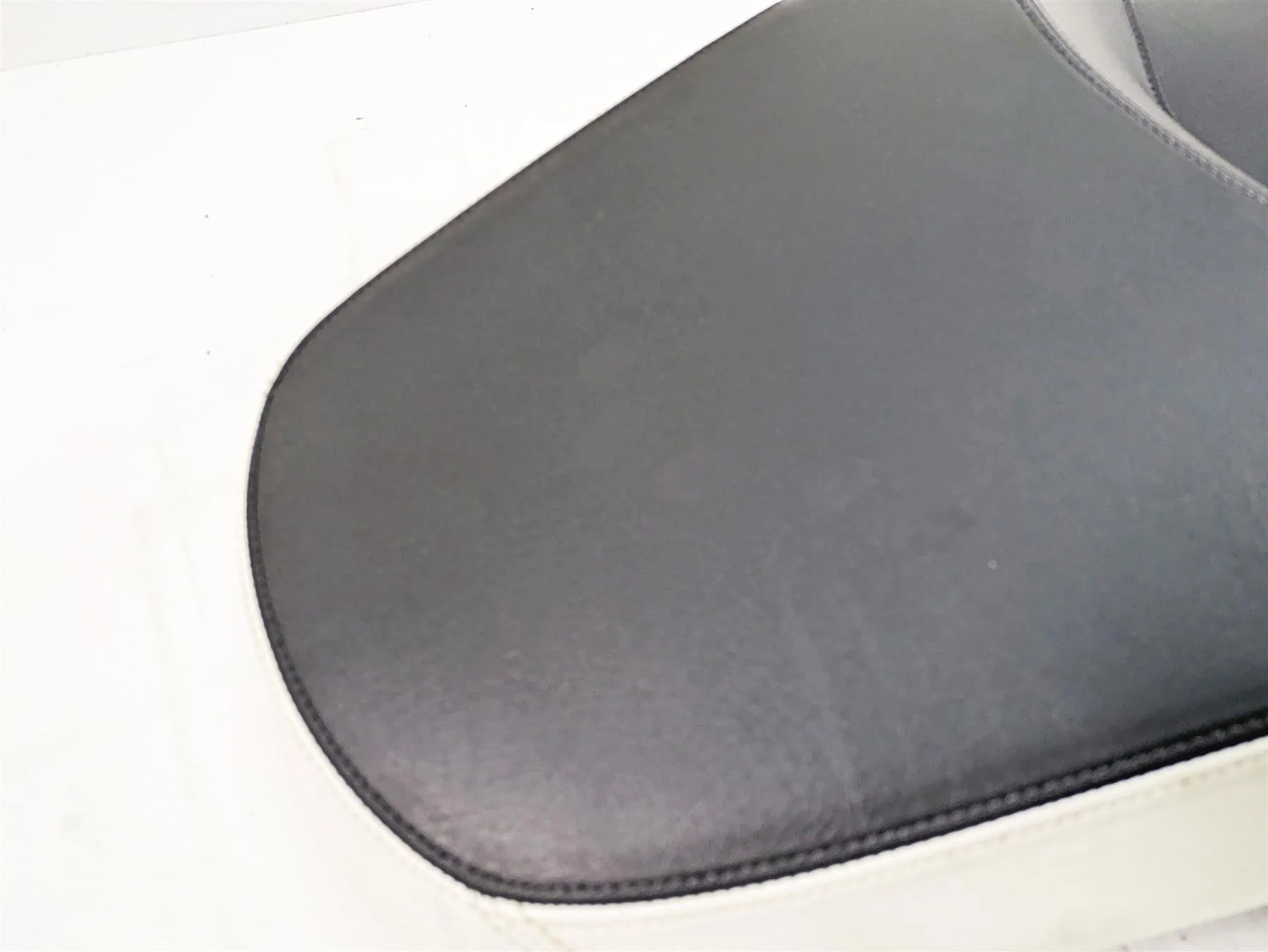 2014 Moto Guzzi California 1400 T Duo Rider Driver Seat Saddle - No Tears 887493 - Image 5