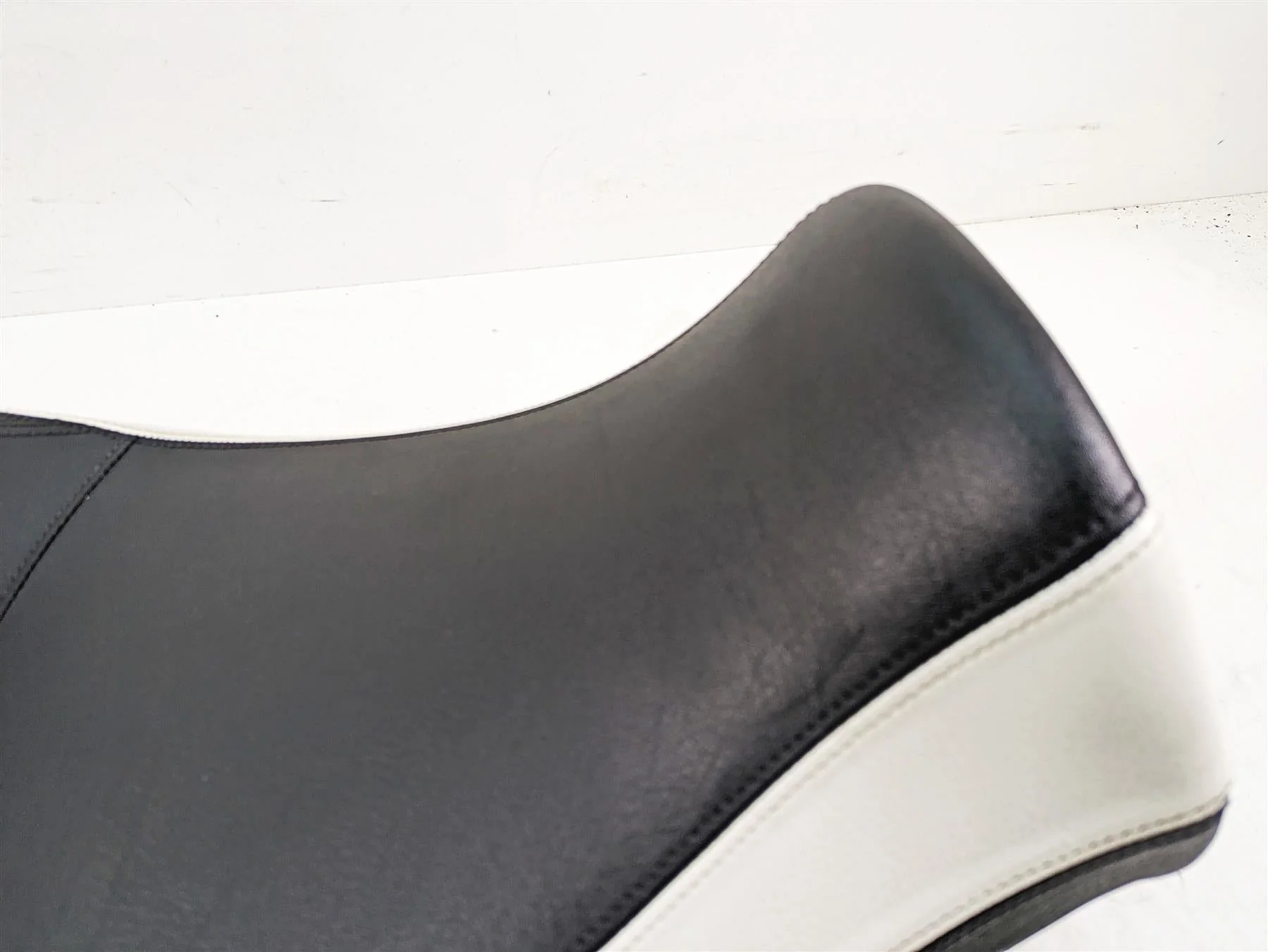 2014 Moto Guzzi California 1400 T Duo Rider Driver Seat Saddle - No Tears 887493 - Image 6