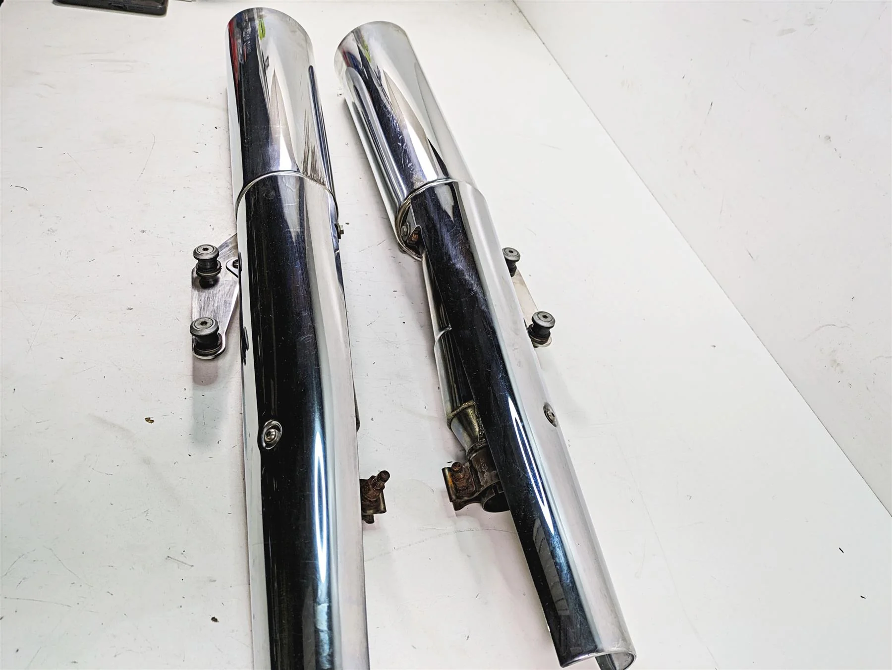 2014 Moto Guzzi California 1400 T Exhaust Pipe Muffler Set & Mounts B064126 - Image 3