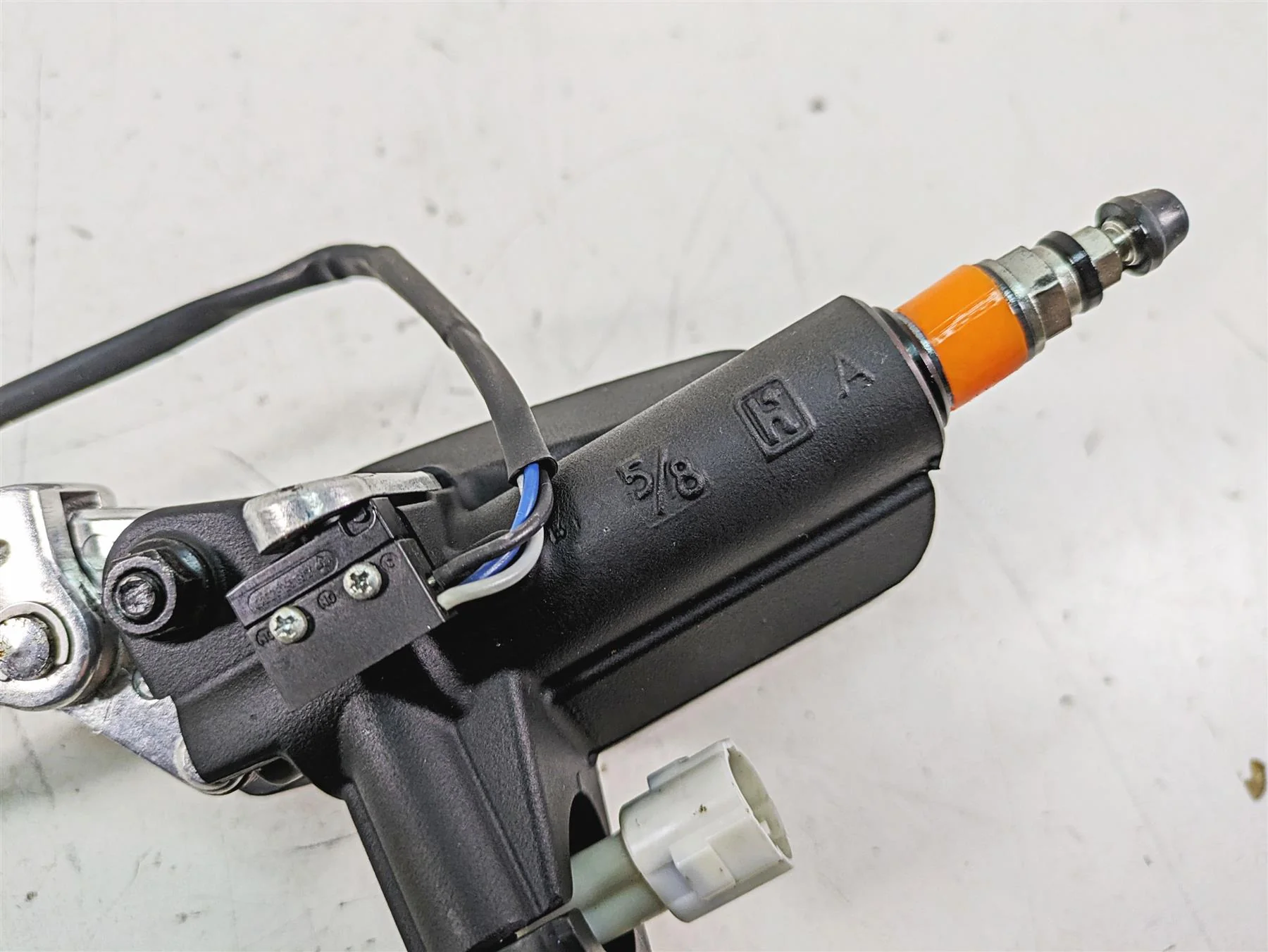 2014 Moto Guzzi California 1400 T Front Brake Master Cylinder 5/8" 887764 - Image 9