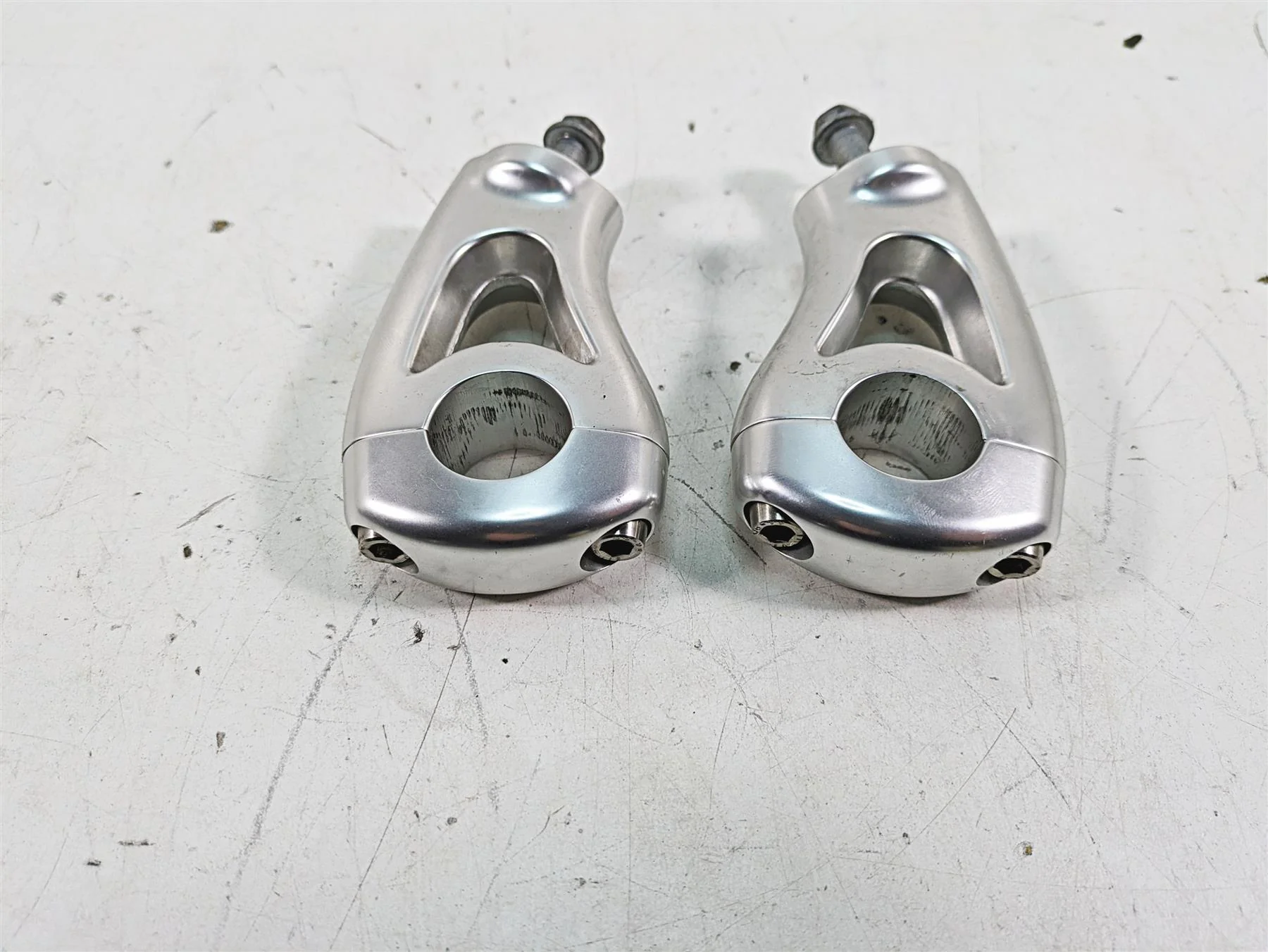 2014 Moto Guzzi California 1400 T Handlebar Holder Riser Set GU06500200 - Image 6