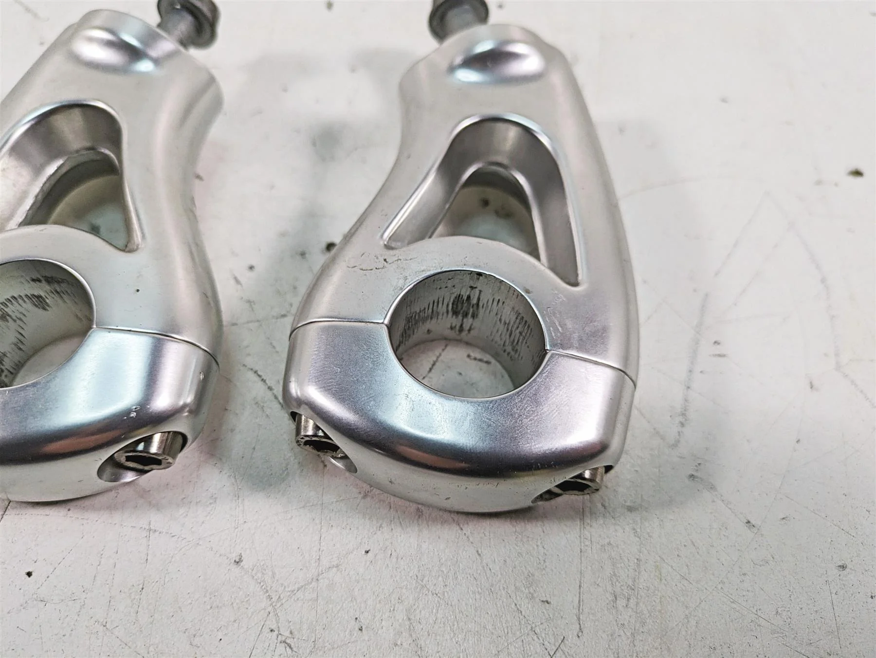 2014 Moto Guzzi California 1400 T Handlebar Holder Riser Set GU06500200 - Image 8