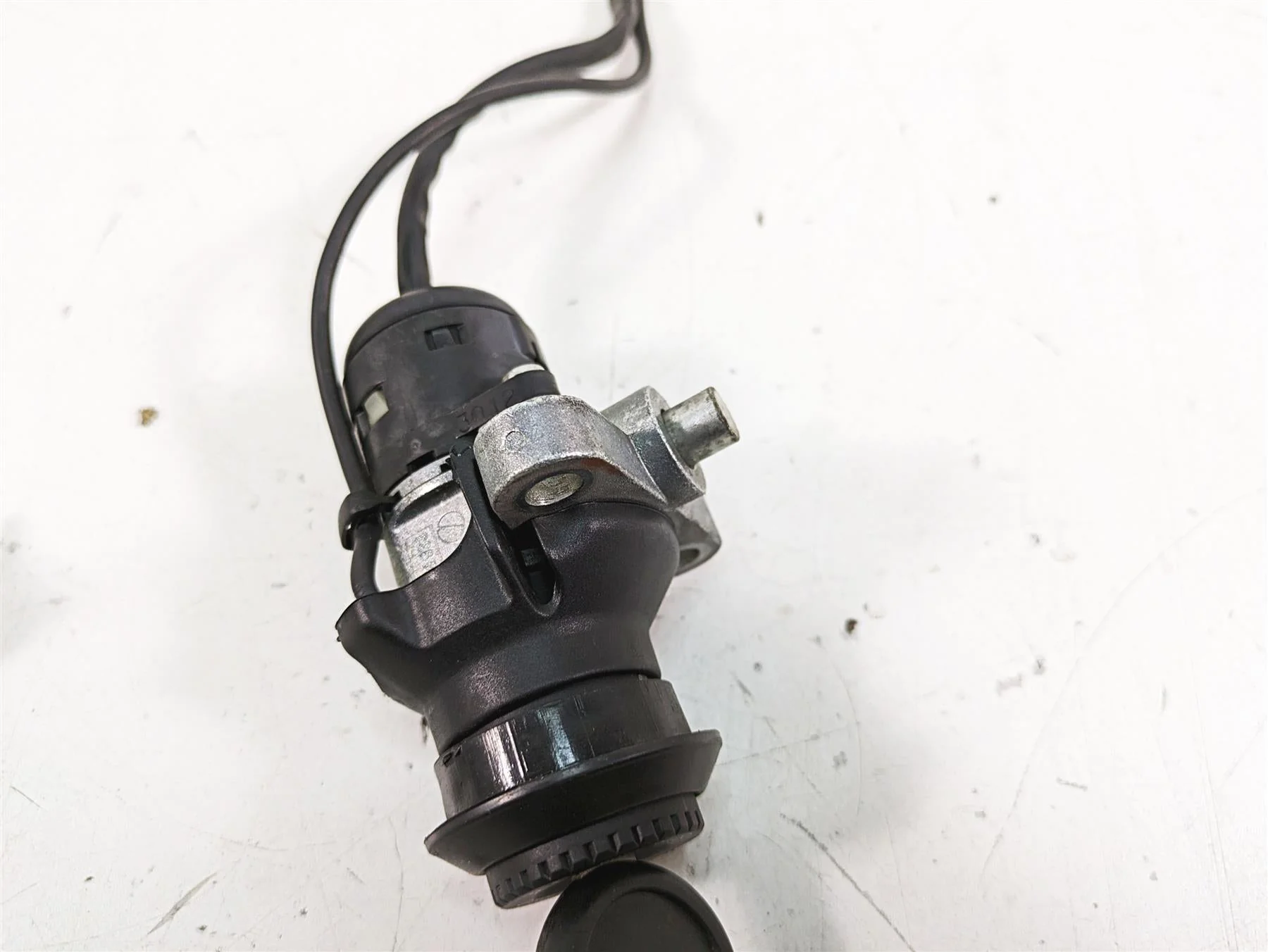 2014 Moto Guzzi California 1400 T Ignition Switch Key Lock Tank Cap Set B063709 - Image 8