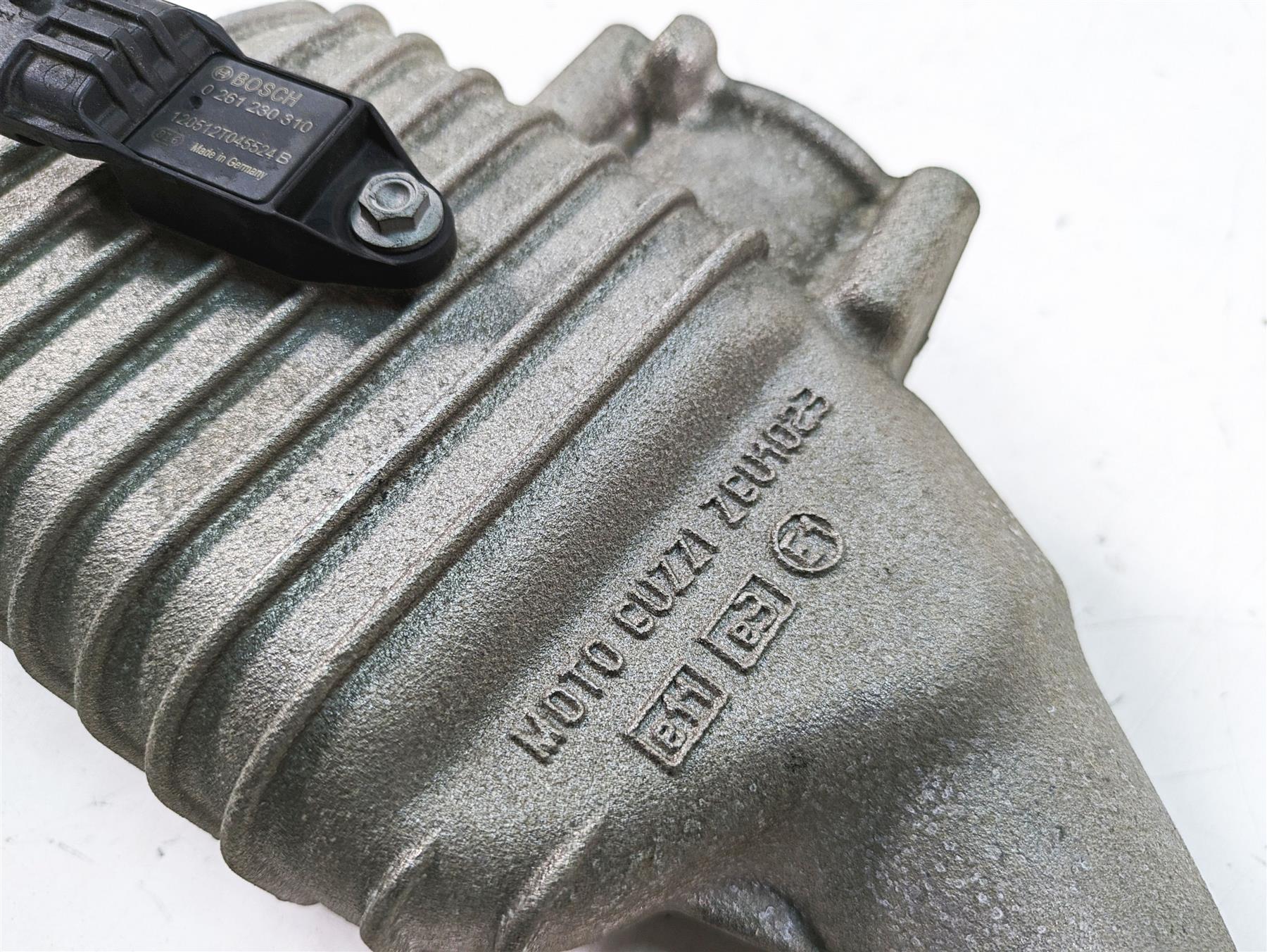 2014 Moto Guzzi California 1400 T Intake Compensator Volume 2A000030 886646 - Image 8
