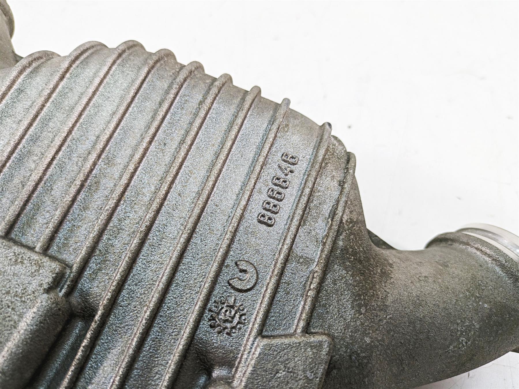 2014 Moto Guzzi California 1400 T Intake Compensator Volume 2A000030 886646 - Image 9