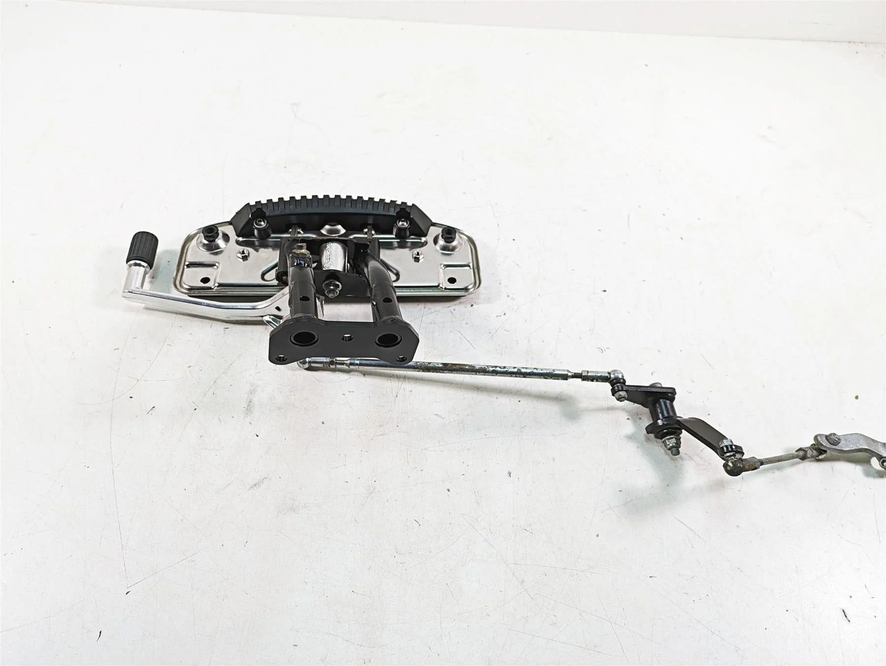 2014 Moto Guzzi California 1400 T Left Front Floorboard & Shifter Lever 887303 - Image 10