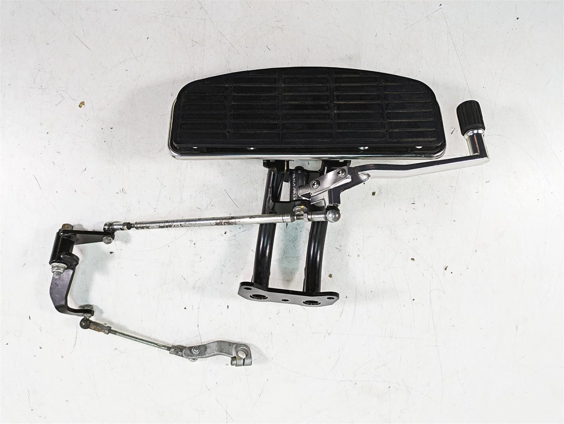 2014 Moto Guzzi California 1400 T Left Front Floorboard & Shifter Lever 887303 - Image 5