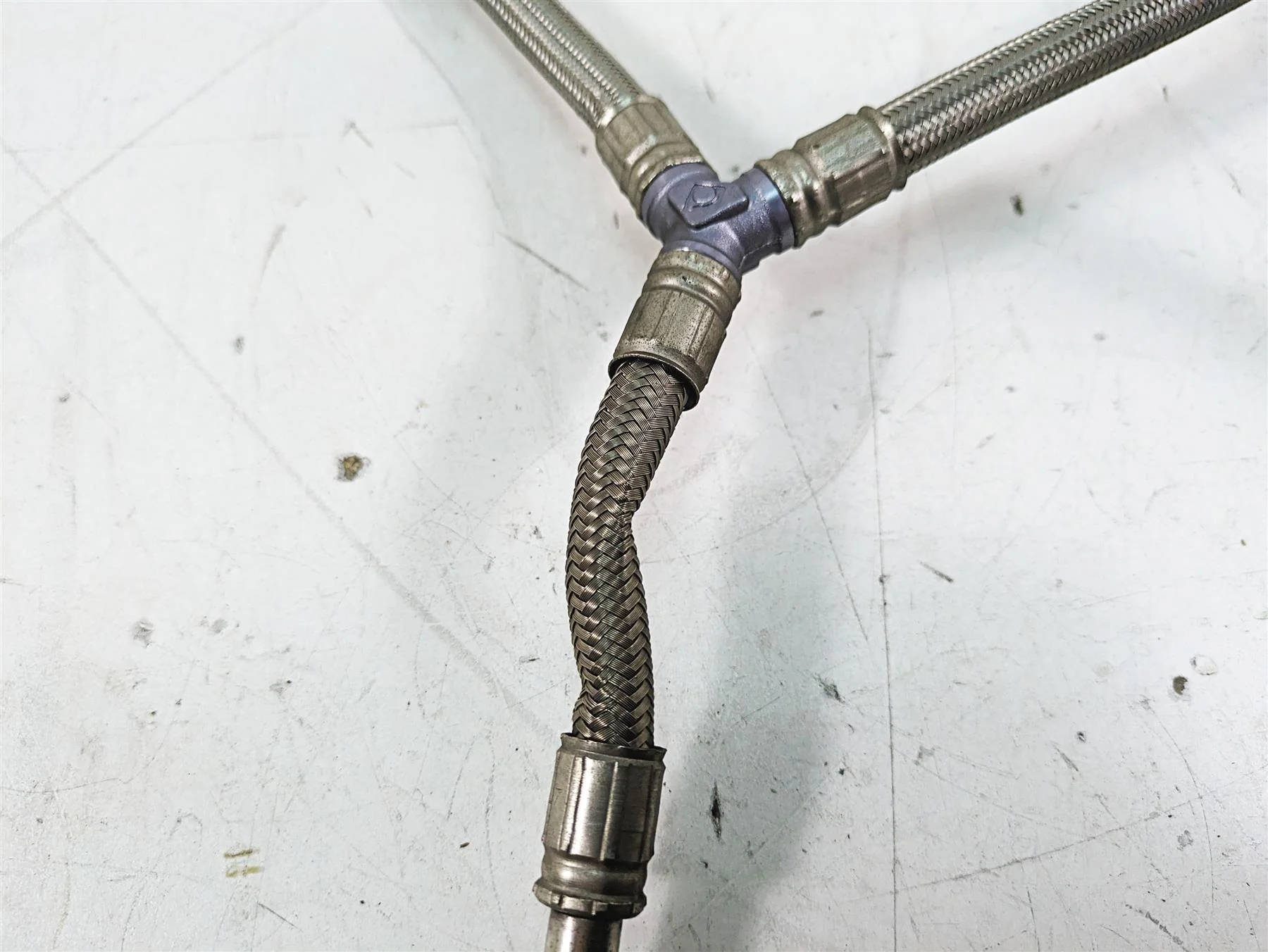 2014 Moto Guzzi California 1400 T Oil Cooler Lines Hoses & Fan Set B063090 - Image 4