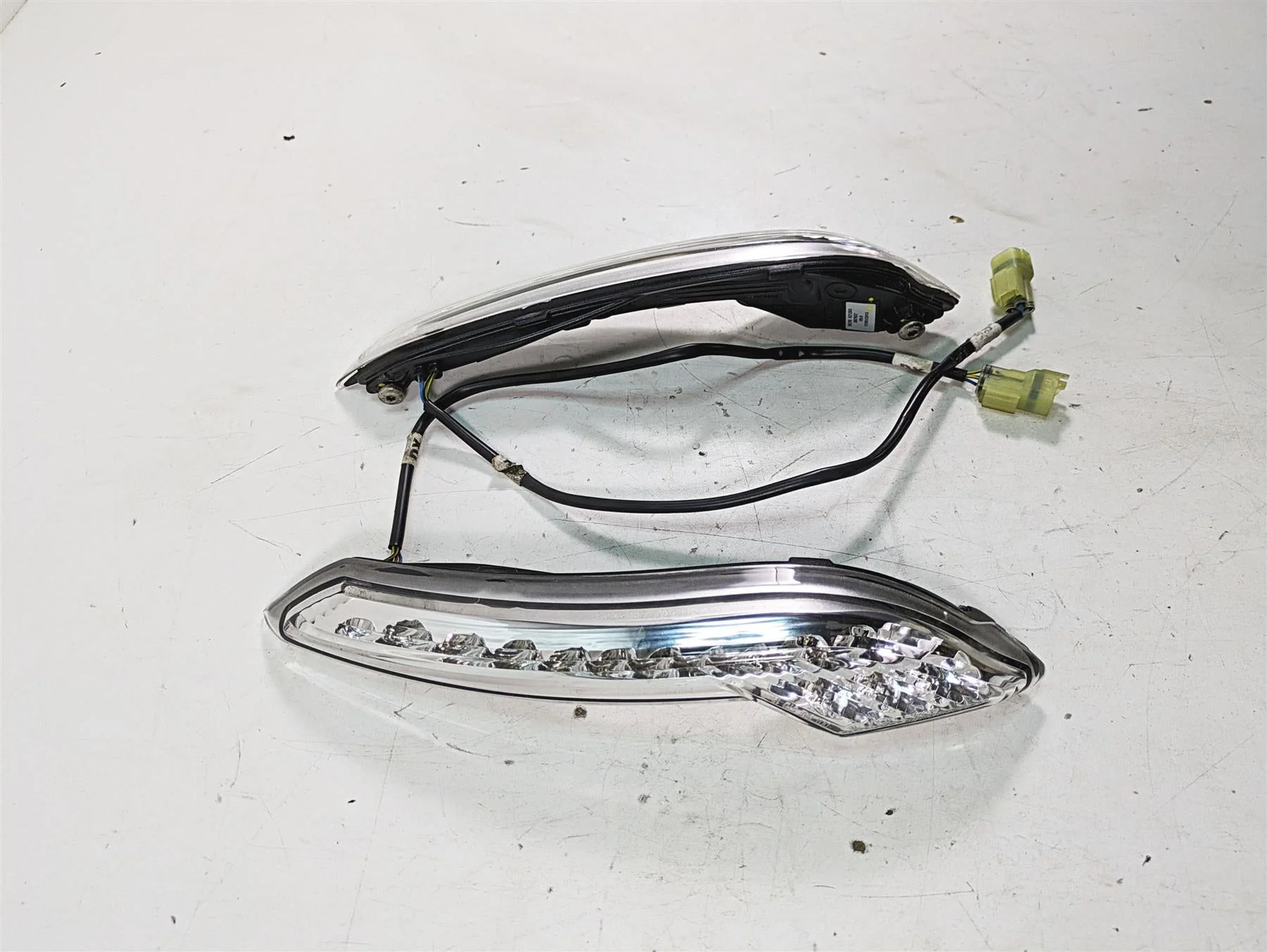 2014 Moto Guzzi California 1400 T Rear Fender Taillight Lamp Set 887536 887537 - Image 2