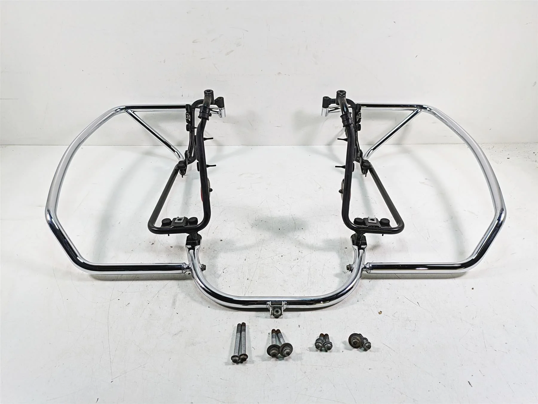 2014 Moto Guzzi California 1400 T Rear Saddlebag Guard Rail Mount Set B063626