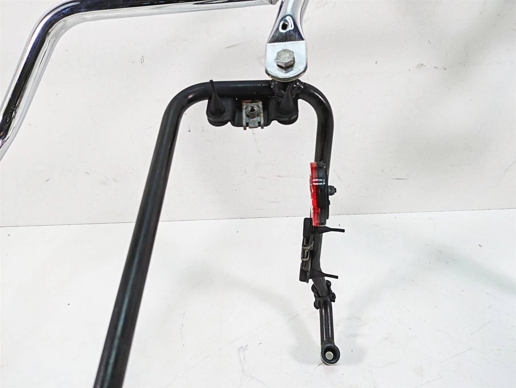 2014 Moto Guzzi California 1400 T Rear Saddlebag Guard Rail Mount Set B063626 - Image 10