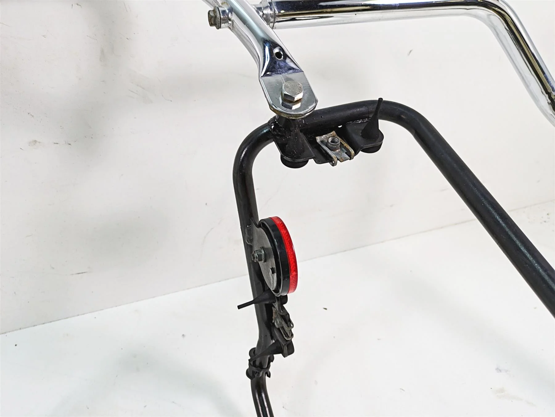 2014 Moto Guzzi California 1400 T Rear Saddlebag Guard Rail Mount Set B063626 - Image 11