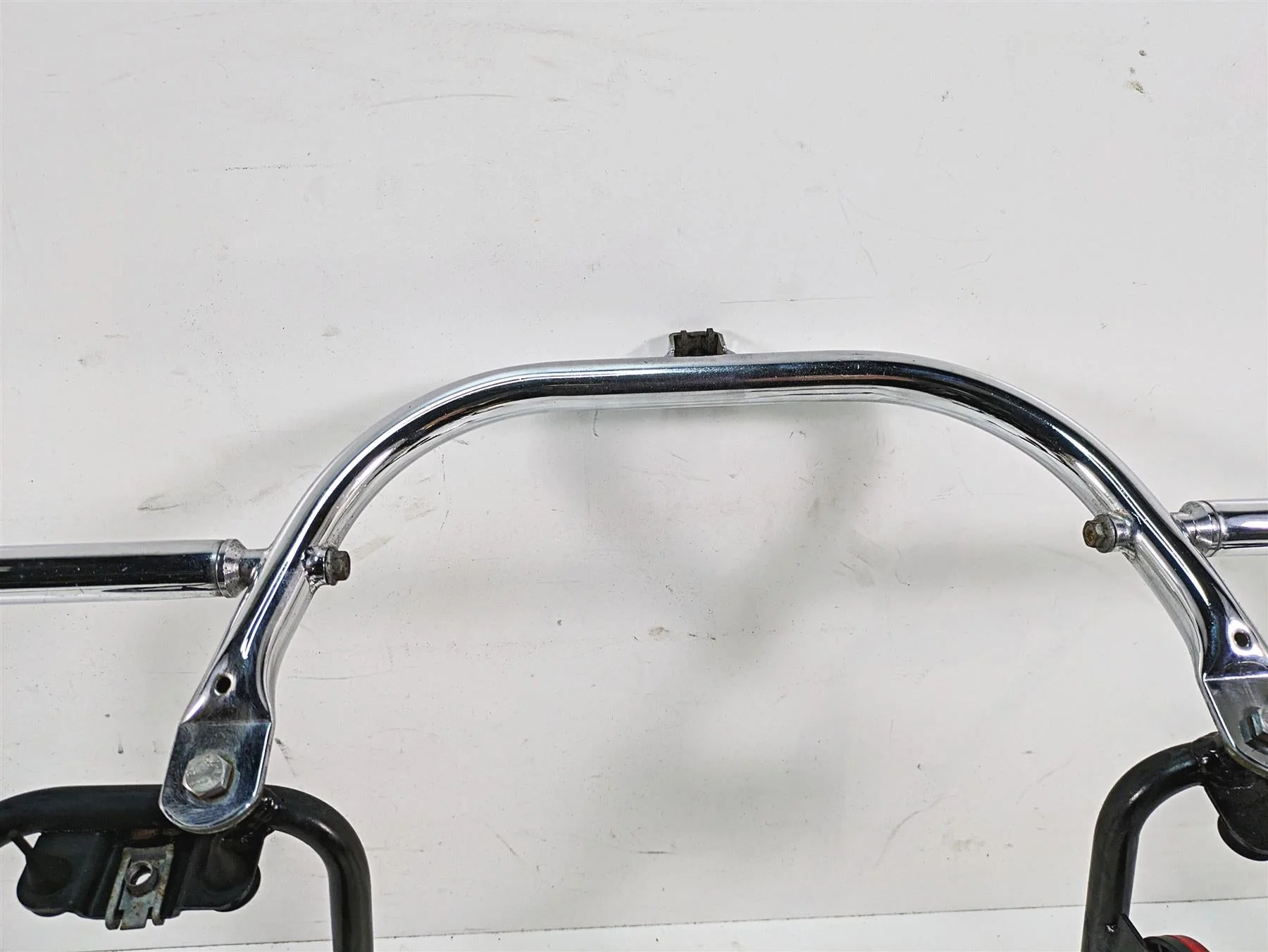 2014 Moto Guzzi California 1400 T Rear Saddlebag Guard Rail Mount Set B063626 - Image 12