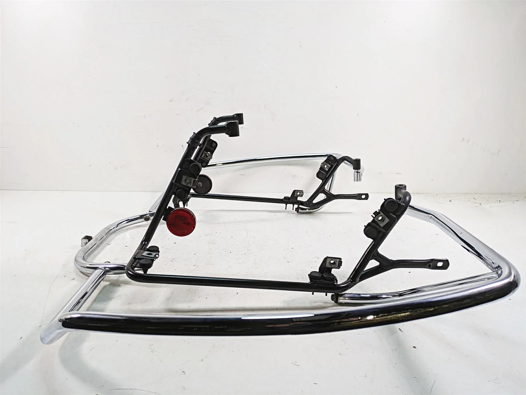 2014 Moto Guzzi California 1400 T Rear Saddlebag Guard Rail Mount Set B063626 - Image 3