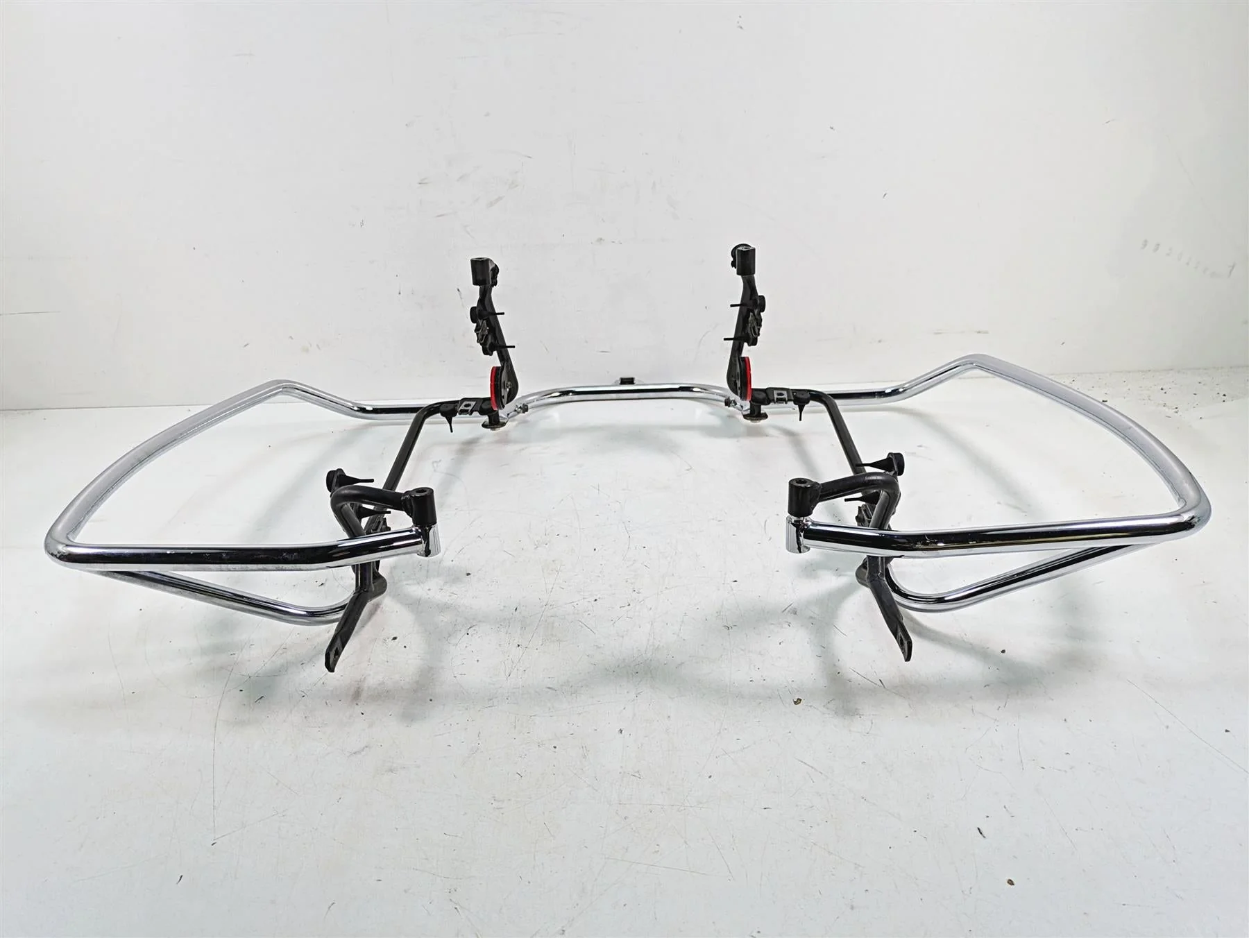 2014 Moto Guzzi California 1400 T Rear Saddlebag Guard Rail Mount Set B063626 - Image 4