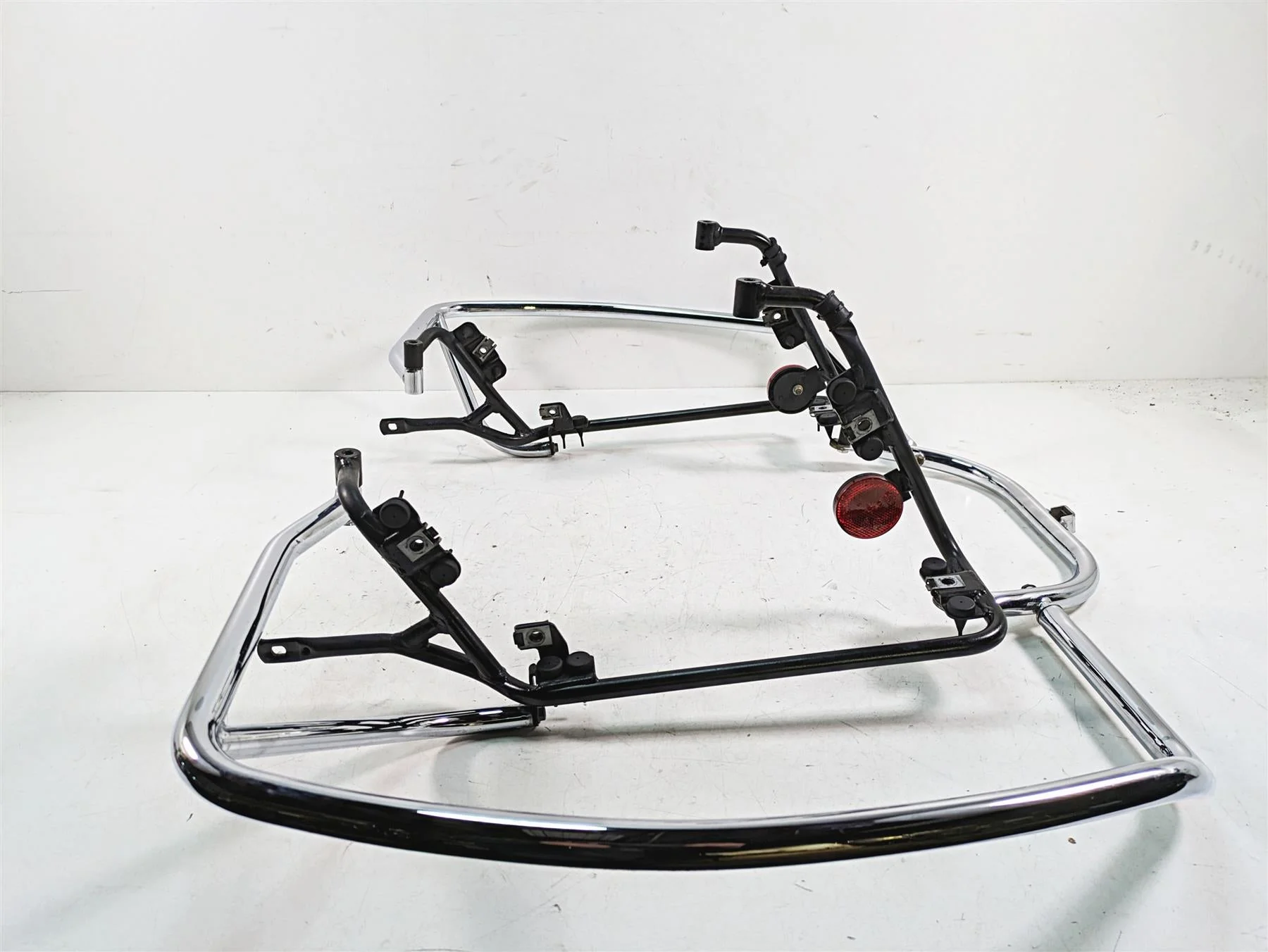 2014 Moto Guzzi California 1400 T Rear Saddlebag Guard Rail Mount Set B063626 - Image 5