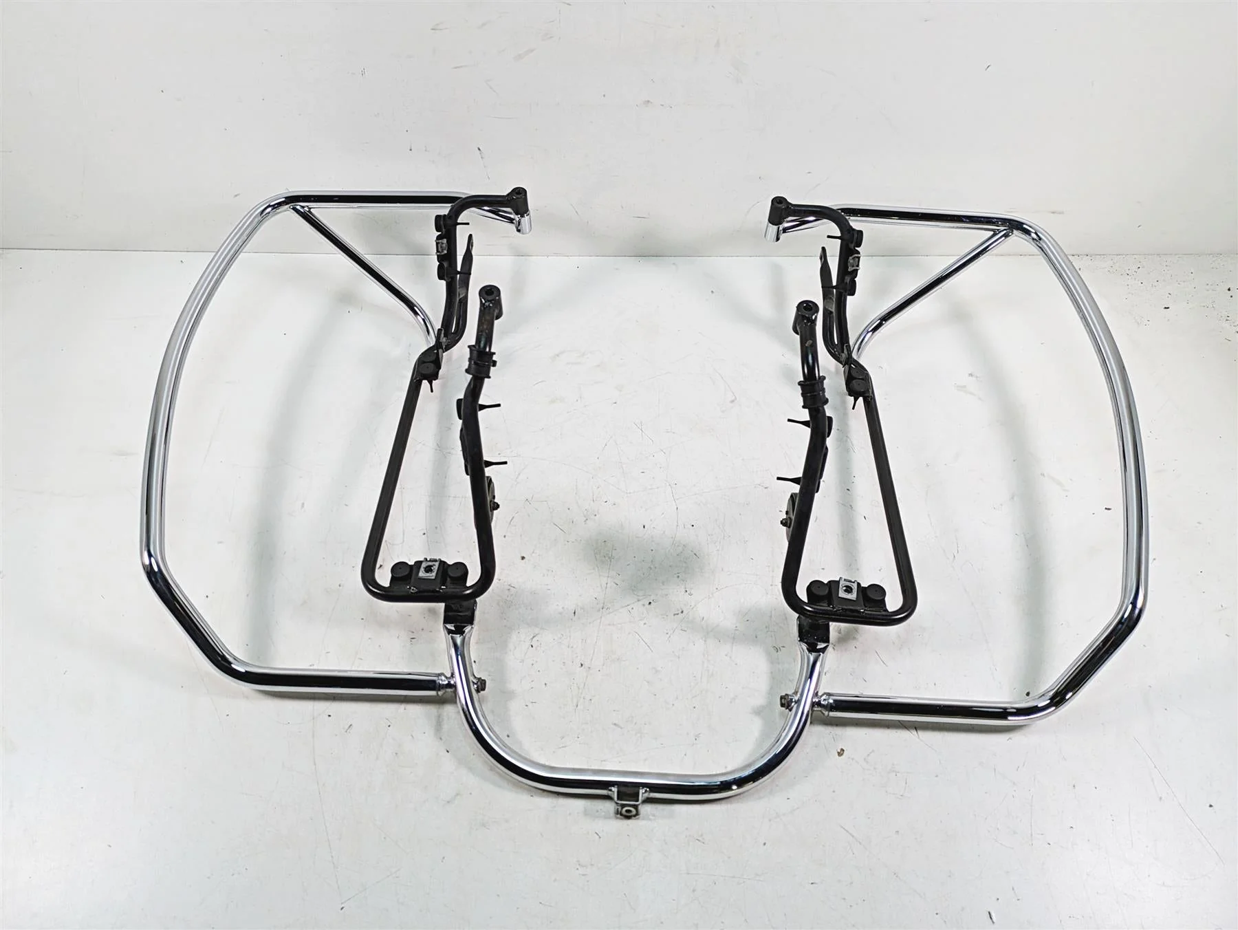 2014 Moto Guzzi California 1400 T Rear Saddlebag Guard Rail Mount Set B063626 - Image 8