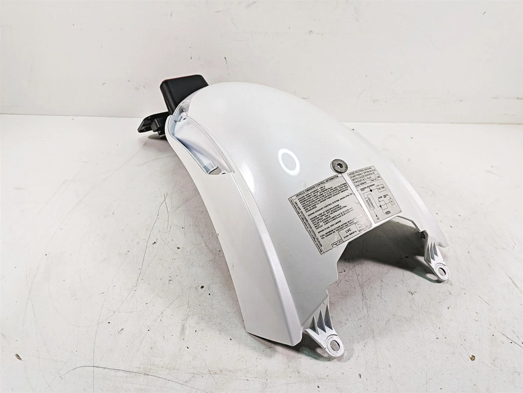 2014 Moto Guzzi California 1400 T Rear Upper Fender & Plate Holder Mount 887487 - Image 12
