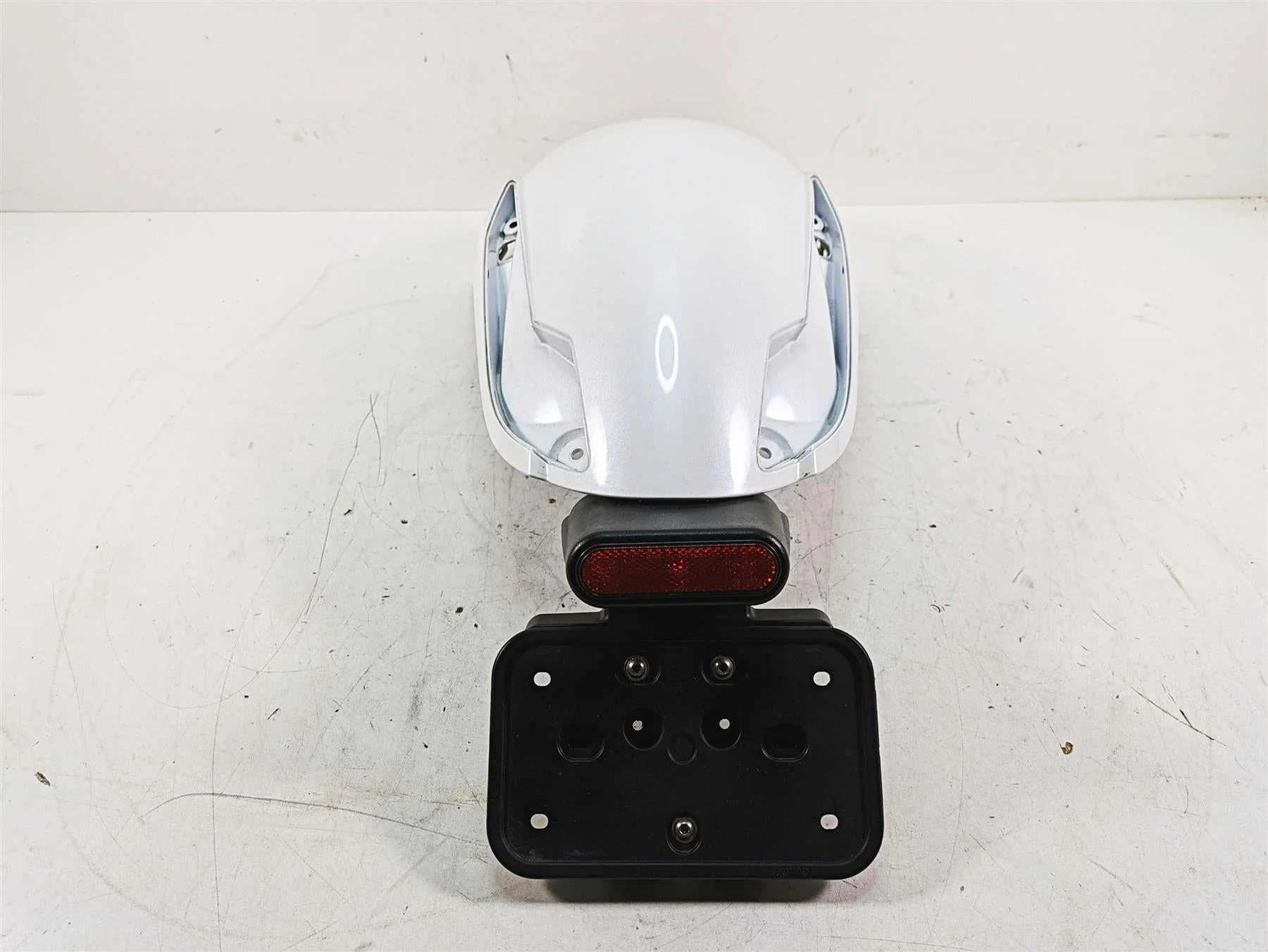2014 Moto Guzzi California 1400 T Rear Upper Fender & Plate Holder Mount 887487 - Image 4