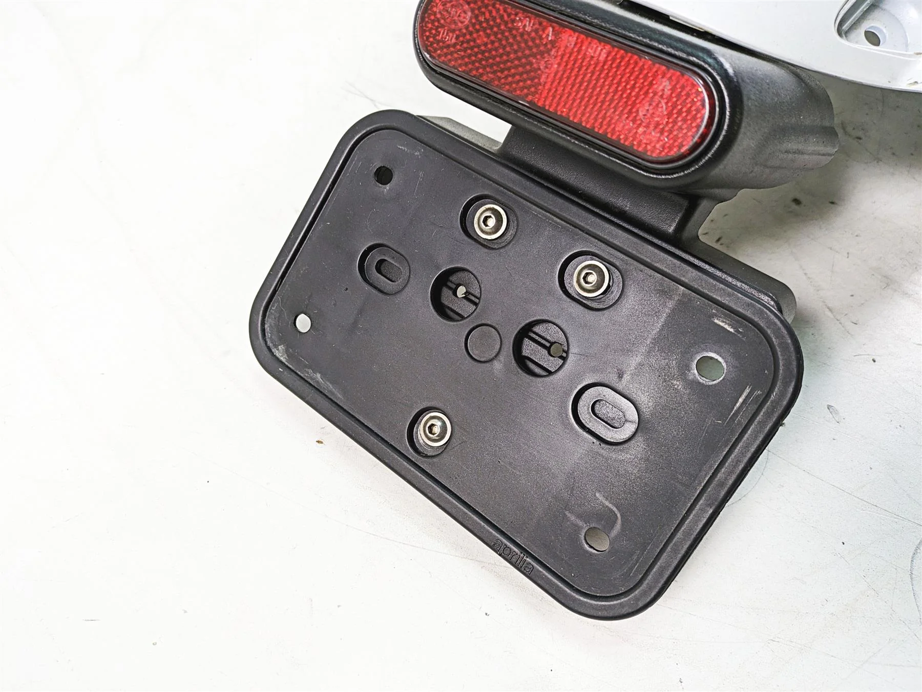 2014 Moto Guzzi California 1400 T Rear Upper Fender & Plate Holder Mount 887487 - Image 6
