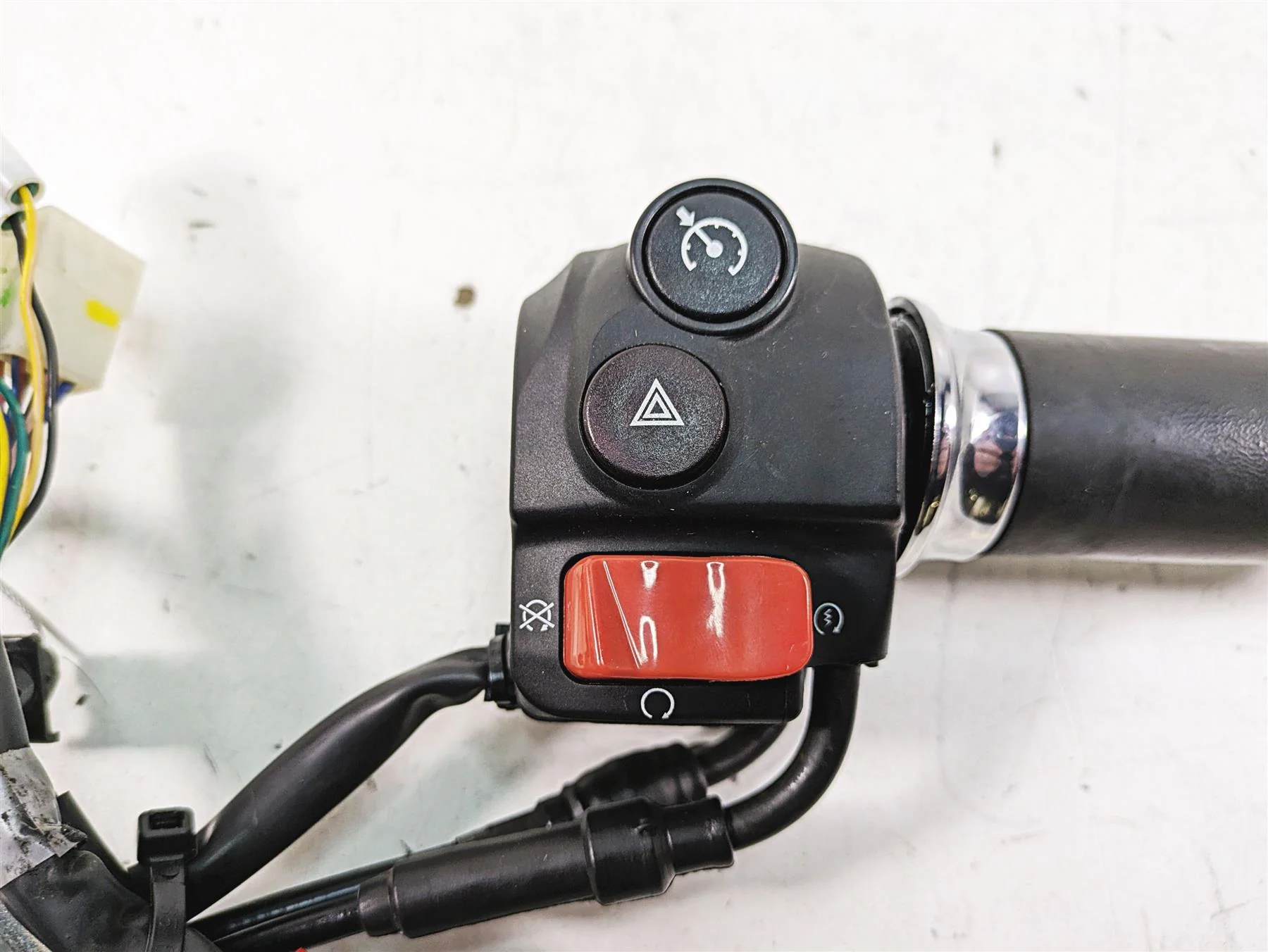 2014 Moto Guzzi California 1400 T Right Cruise Control Throttle Switch B063030 - Image 5