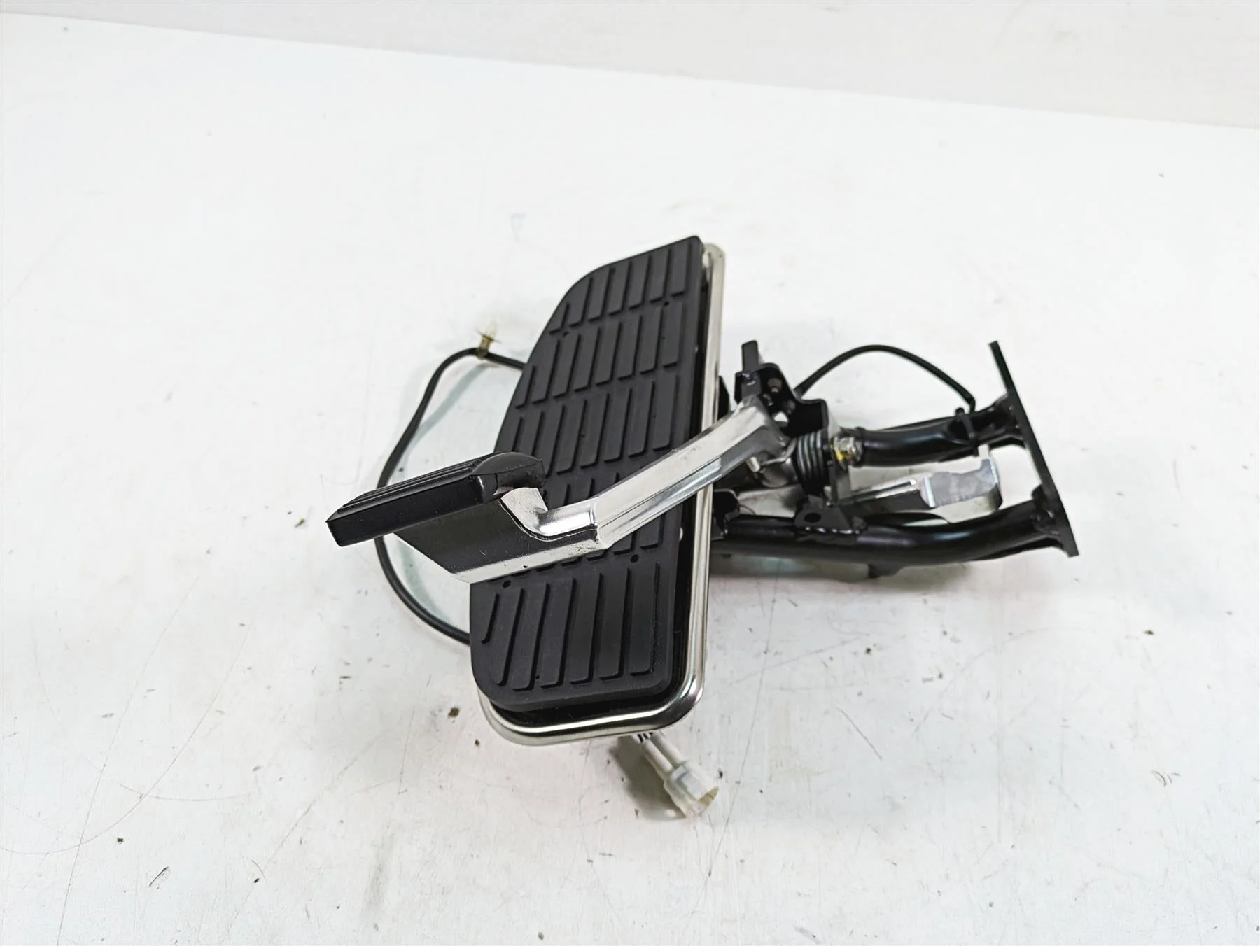 2014 Moto Guzzi California 1400 T Right Front Floorboard & Brake Pedal 887302 - Image 3