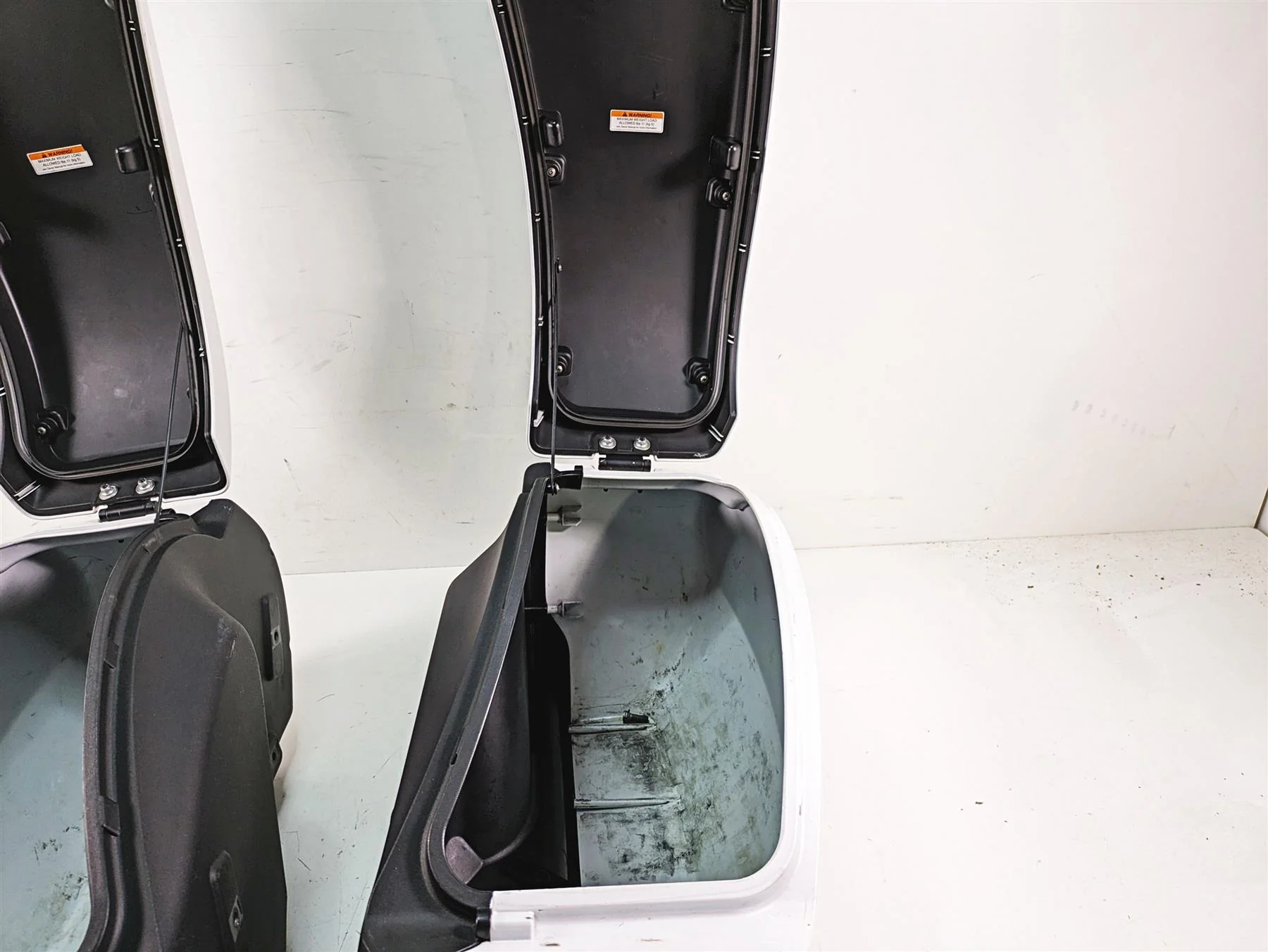 2014 Moto Guzzi California 1400 T Saddlebag Saddle Bag Luggage Set B06325400 - Image 9