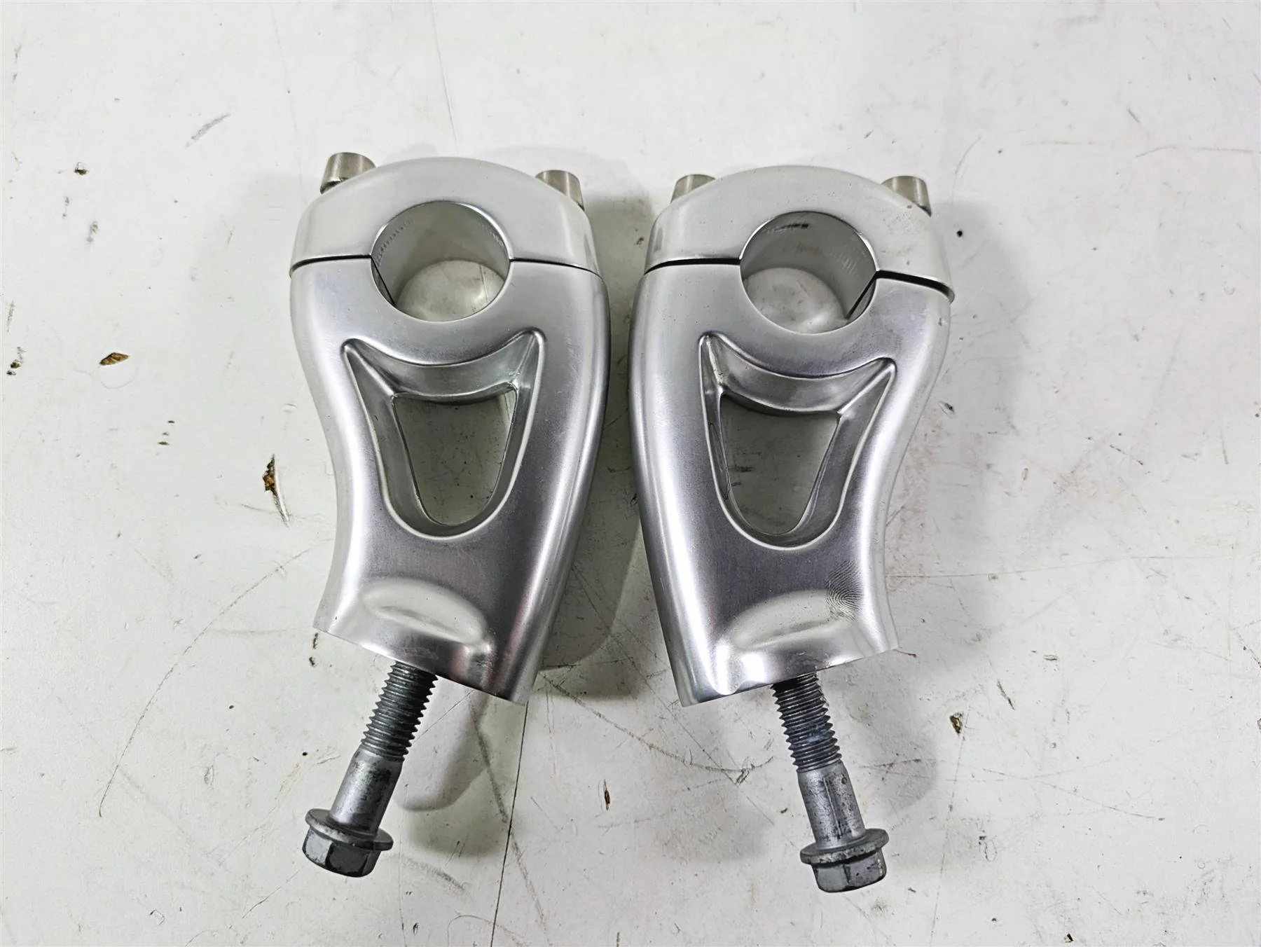 2014 Moto Guzzi California 1400 Touring Handlebar Holder Riser Set  GU06500600 - Image 6