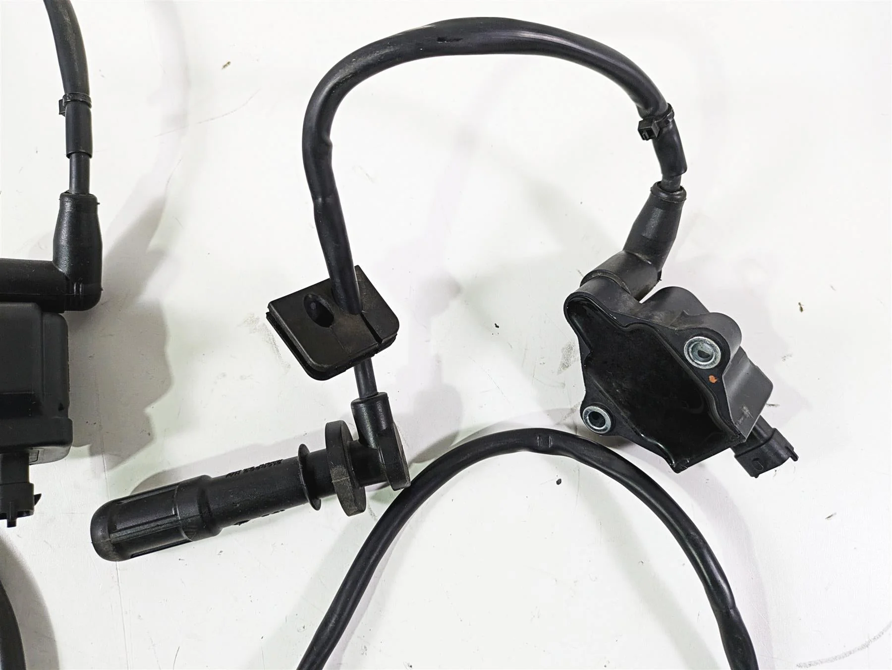 2014 Moto Guzzi California 1400 Touring Ignition Coil Wires Plug Set 641901 - Image 3