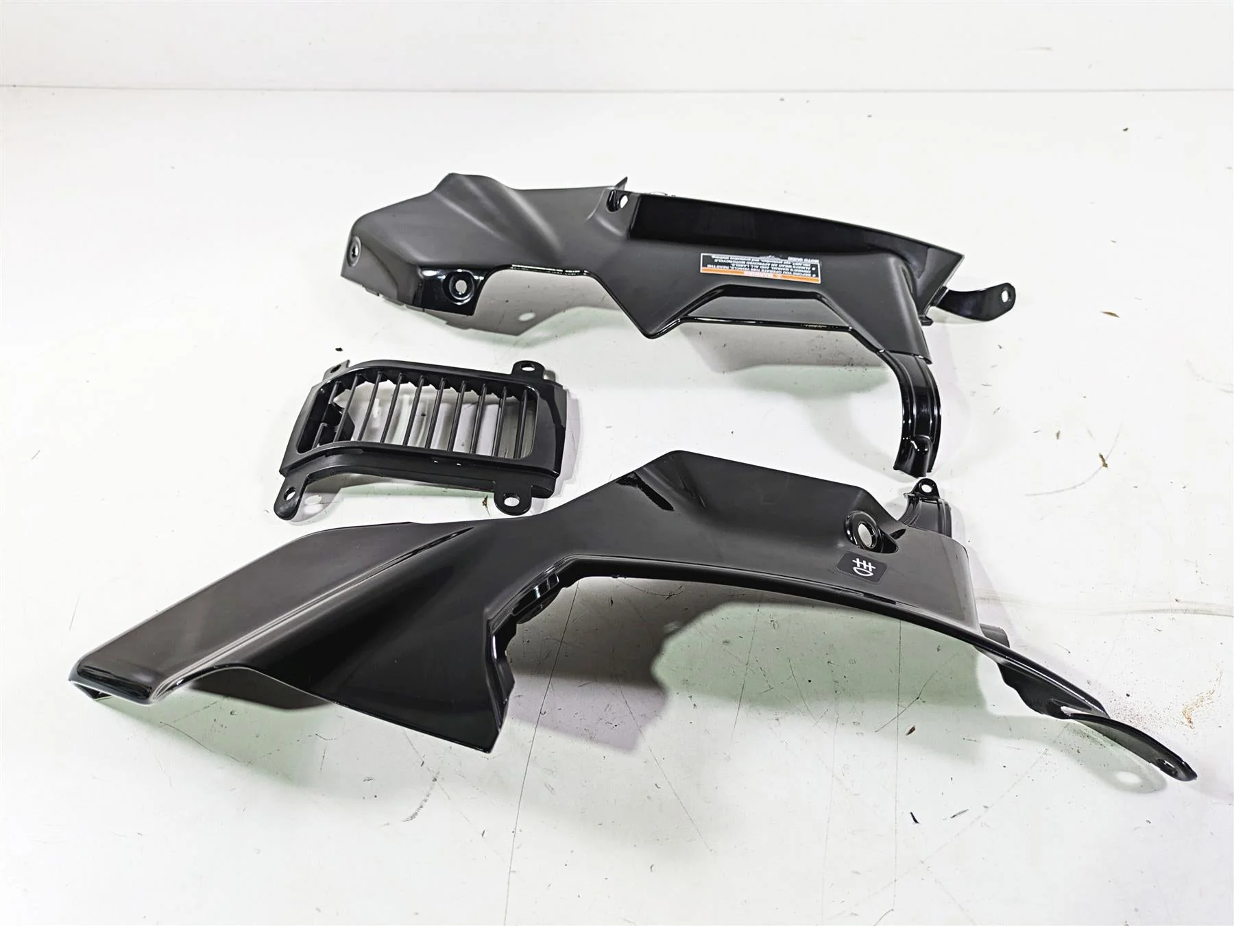 2014 Moto Guzzi California 1400 Touring Neck Frame Cover Fairing Set B063717 - Image 3