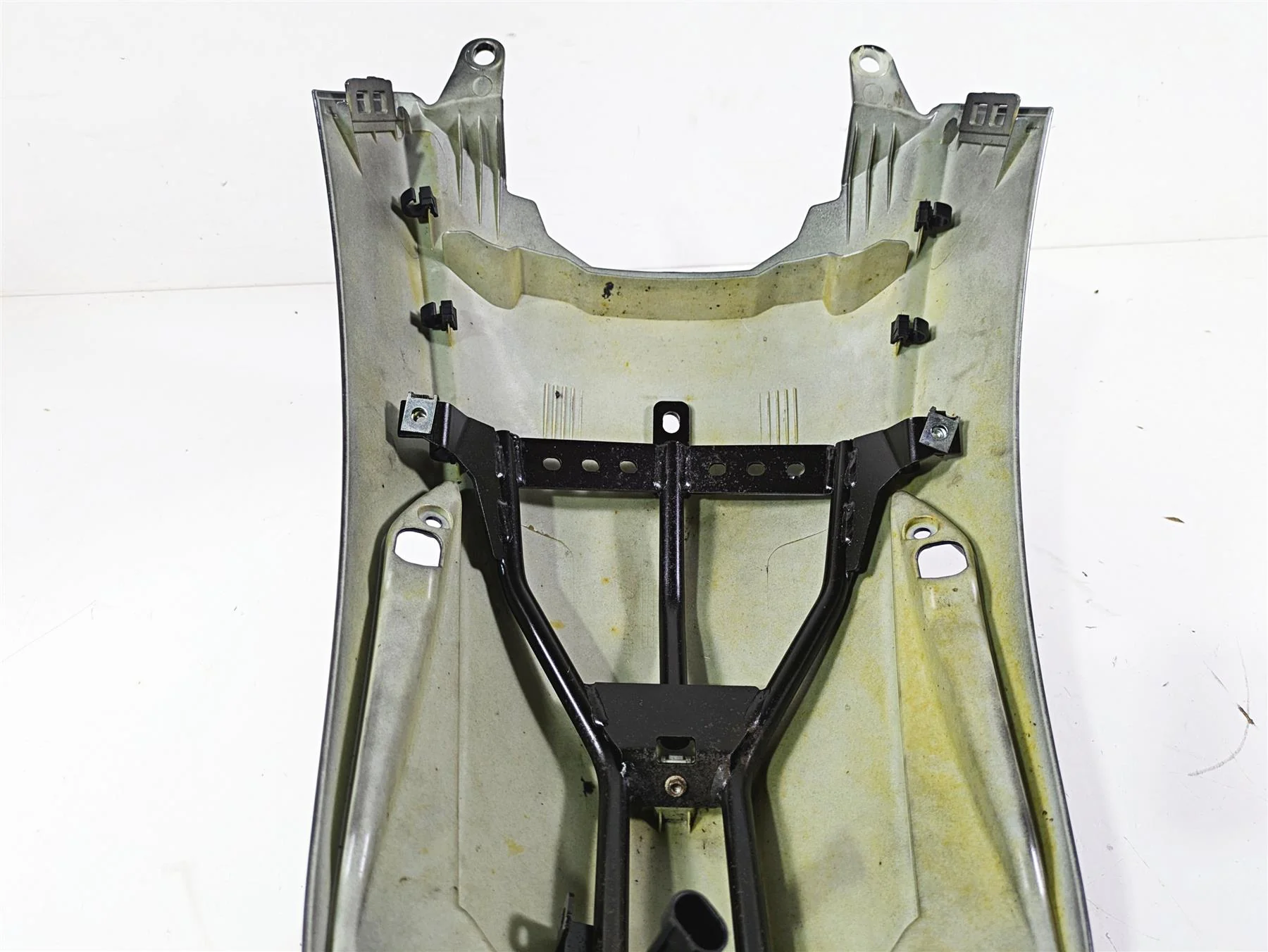2014 Moto Guzzi California 1400 Touring Rear Upper Fender & Support 887487 - Image 6