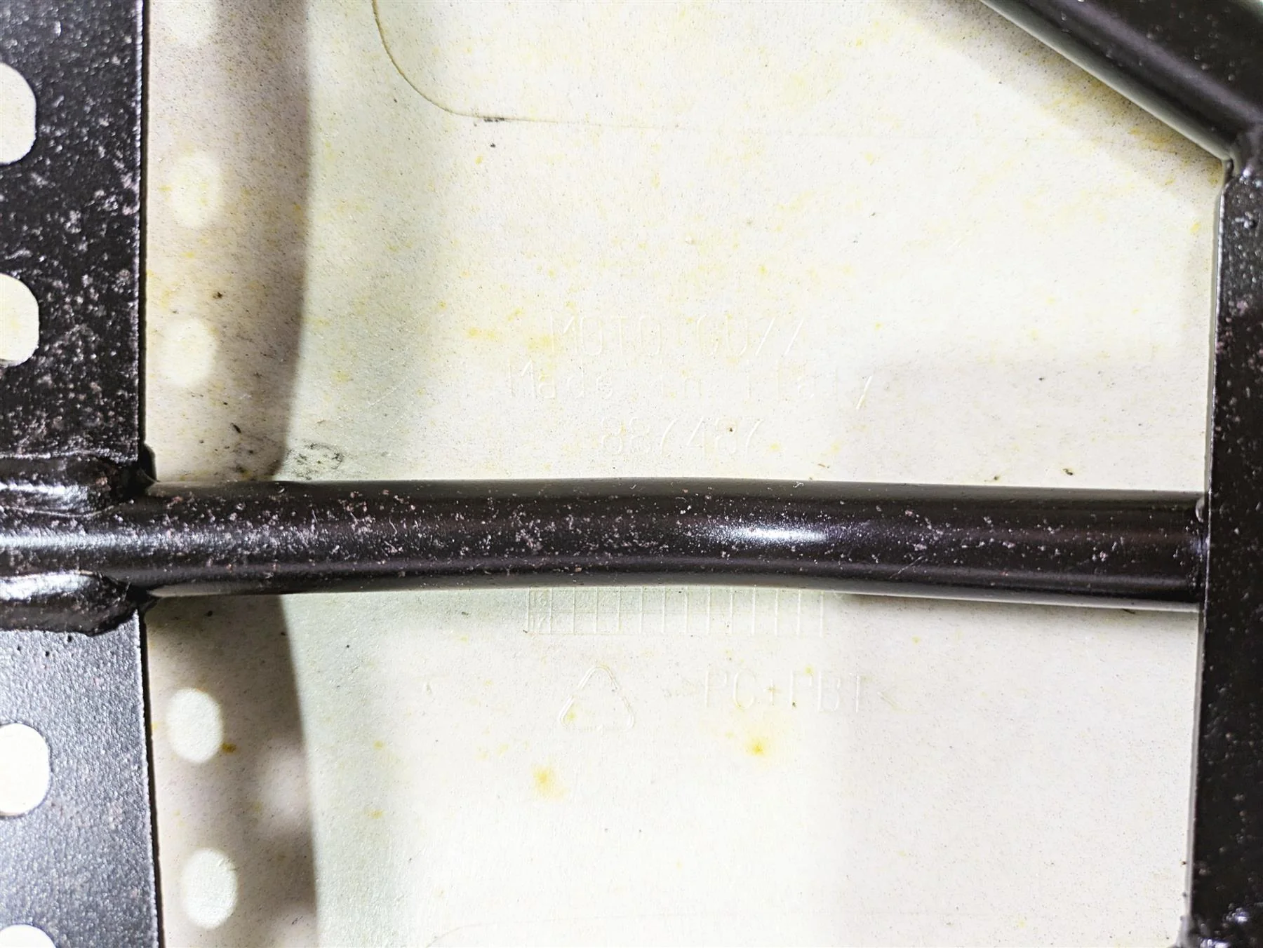 2014 Moto Guzzi California 1400 Touring Rear Upper Fender & Support 887487 - Image 8