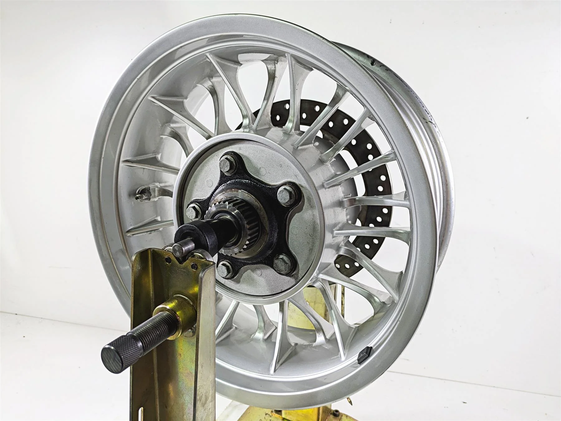 2014 Moto Guzzi California 1400 Touring Rear Wheel Rim 16x6 887529