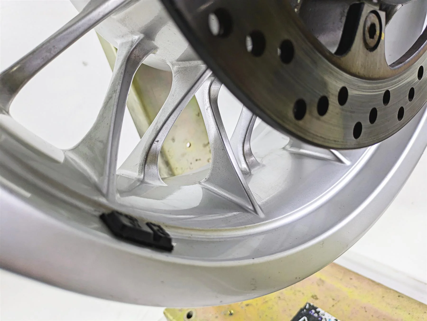 2014 Moto Guzzi California 1400 Touring Rear Wheel Rim 16x6 887529 - Image 11