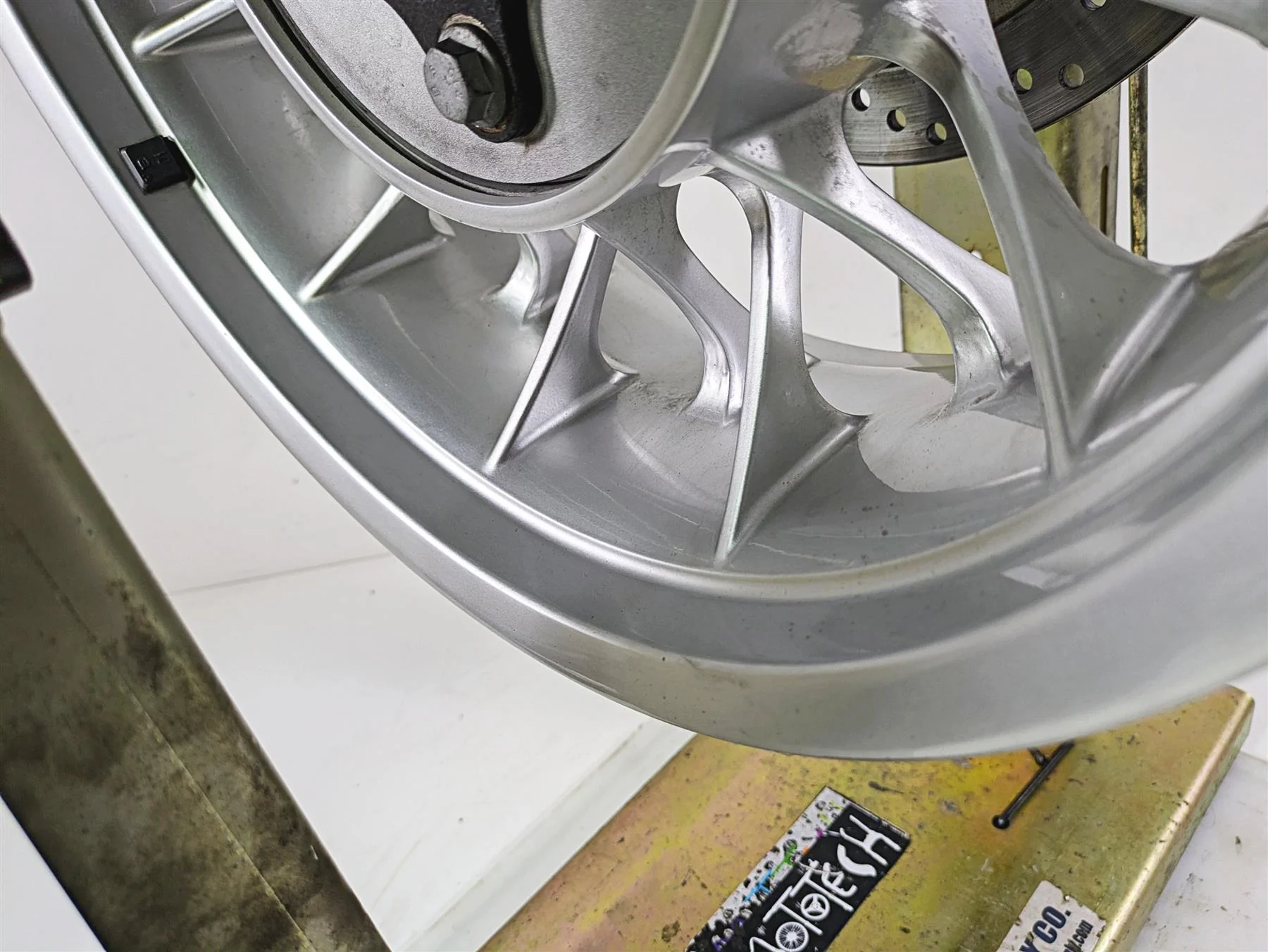 2014 Moto Guzzi California 1400 Touring Rear Wheel Rim 16x6 887529 - Image 5