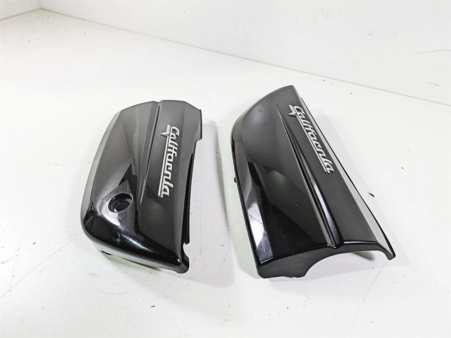 2014 Moto Guzzi California 1400 Touring Side Cover Fairing Set - Read B064019 - Image 10