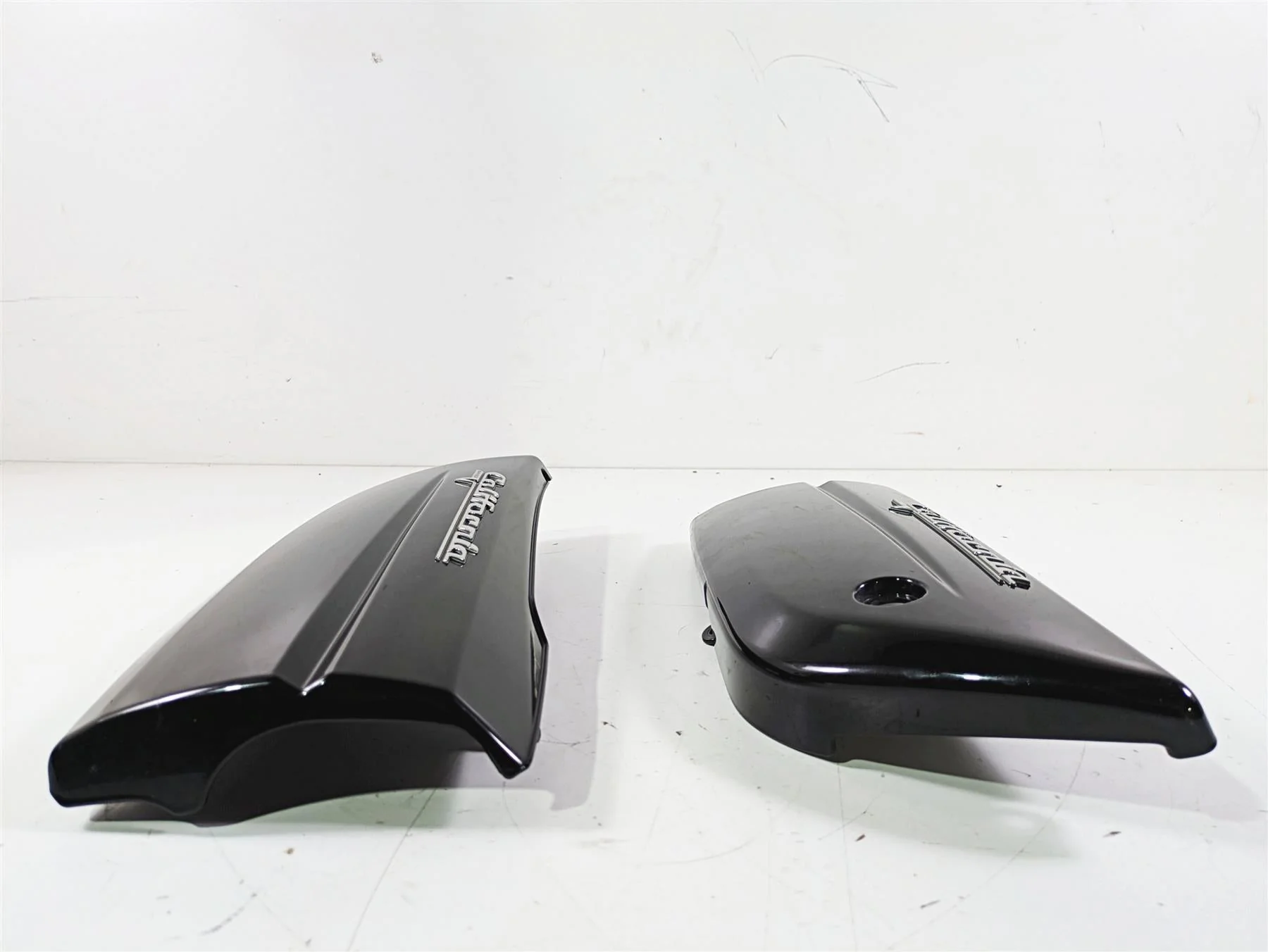 2014 Moto Guzzi California 1400 Touring Side Cover Fairing Set - Read B064019 - Image 2